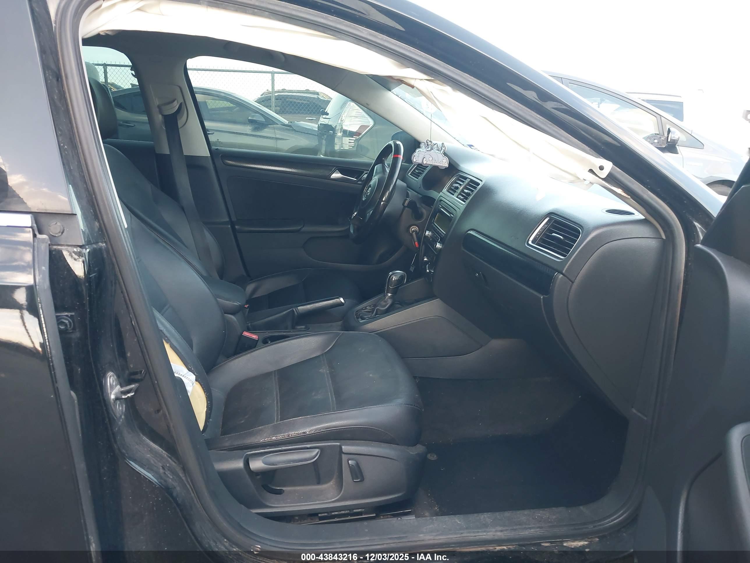 VOLKSWAGEN JETTA image 5