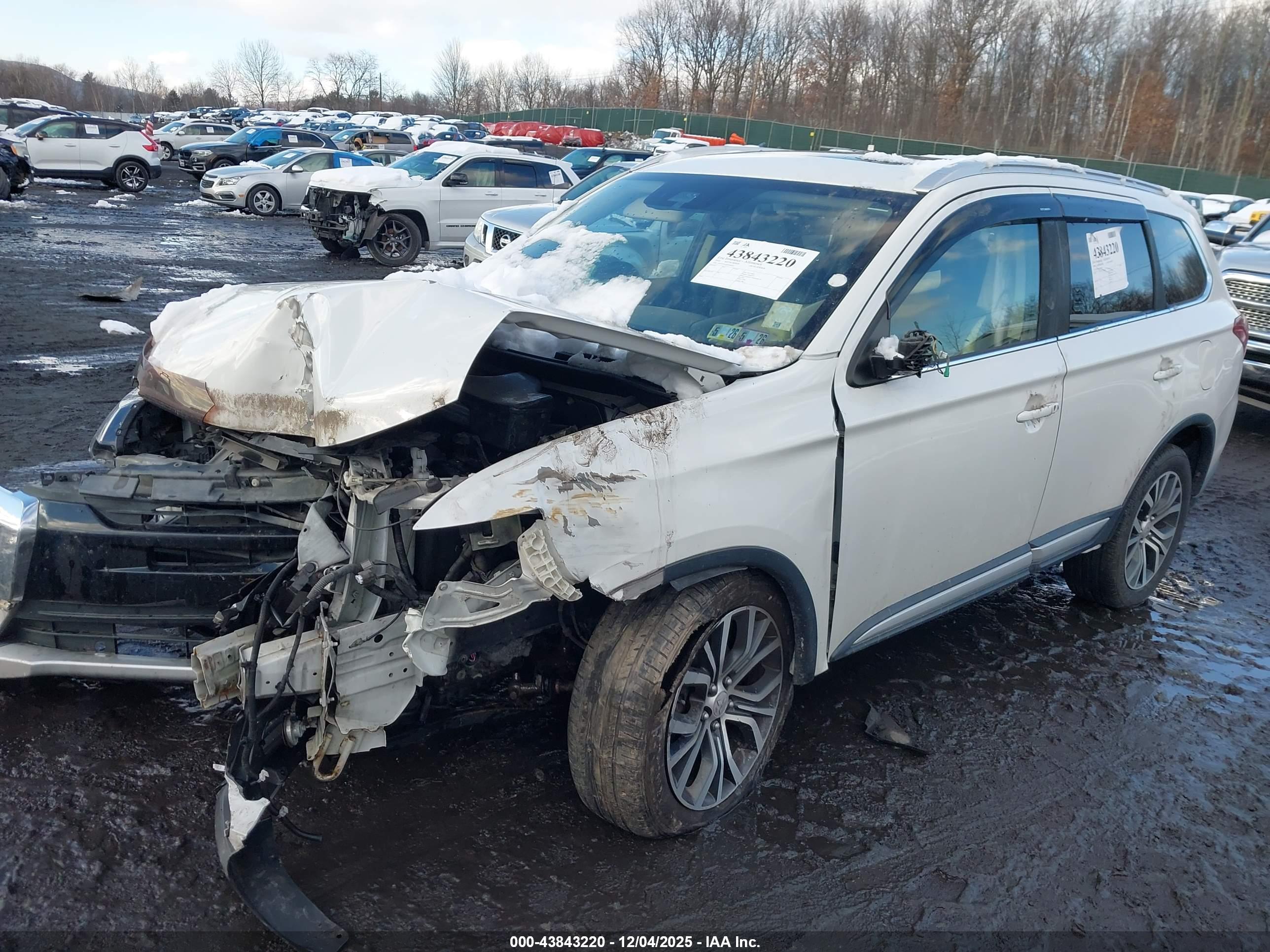 MITSUBISHI OUTLANDER image 2