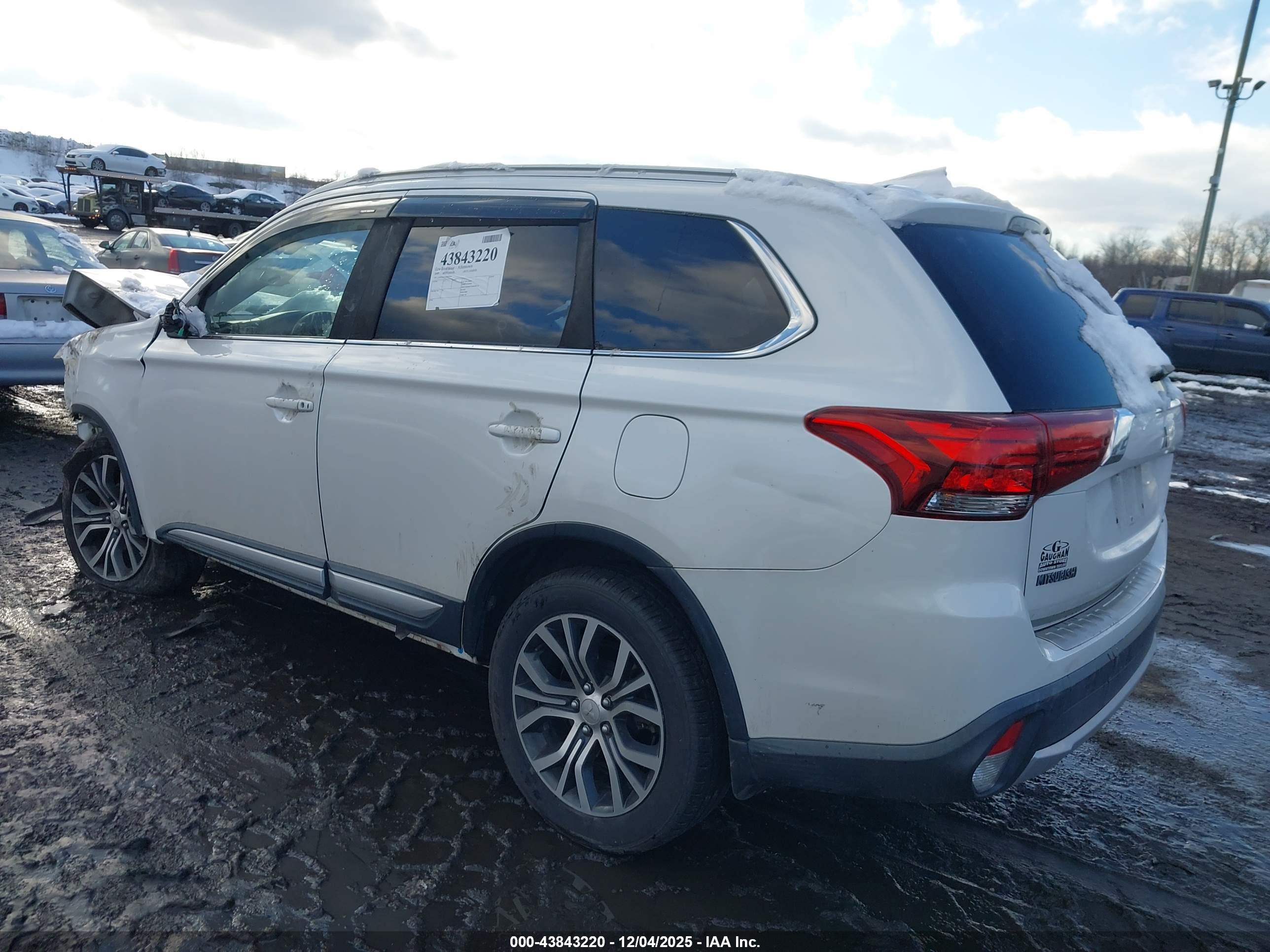 MITSUBISHI OUTLANDER image 3