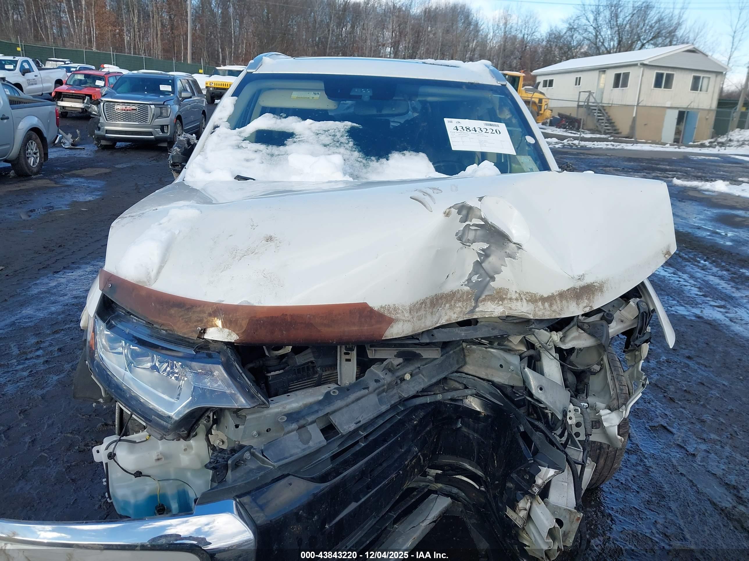 MITSUBISHI OUTLANDER image 6