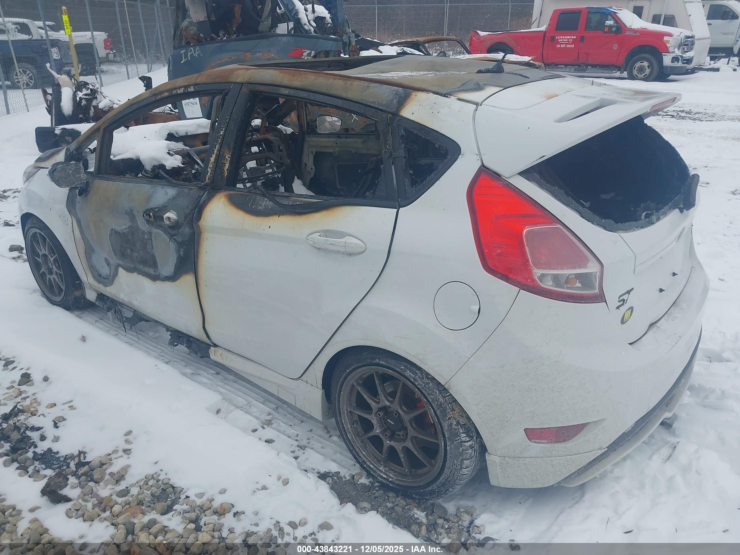 FORD FIESTA image 3
