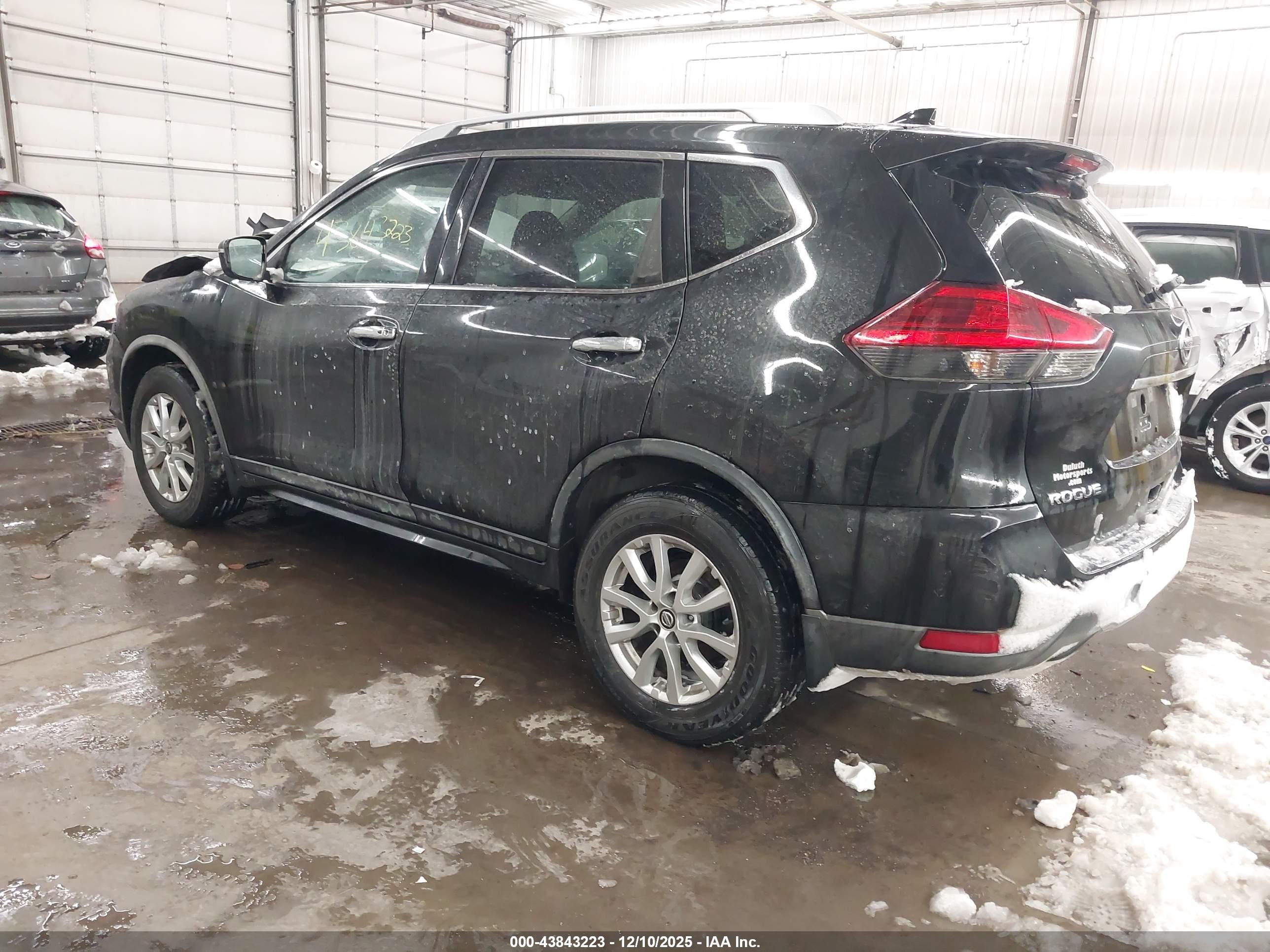 NISSAN ROGUE image 3