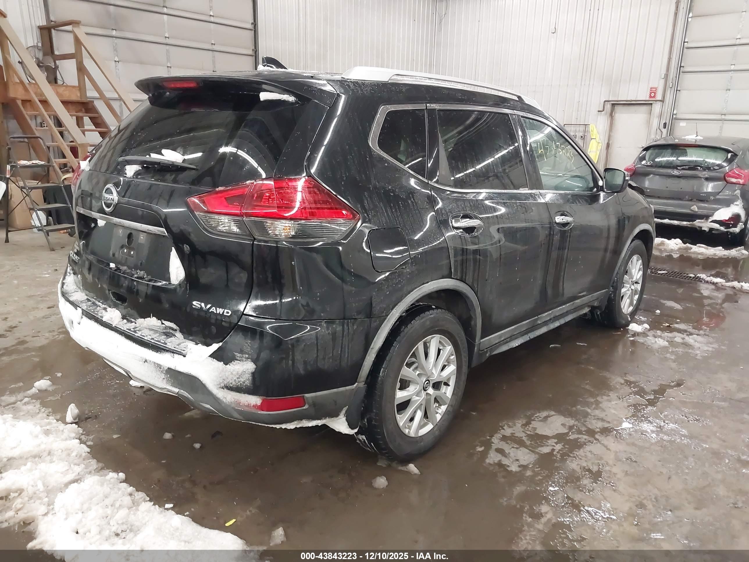 NISSAN ROGUE image 4