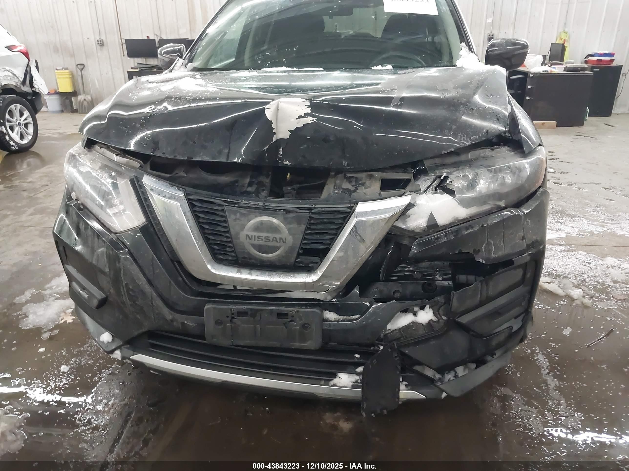 NISSAN ROGUE image 6