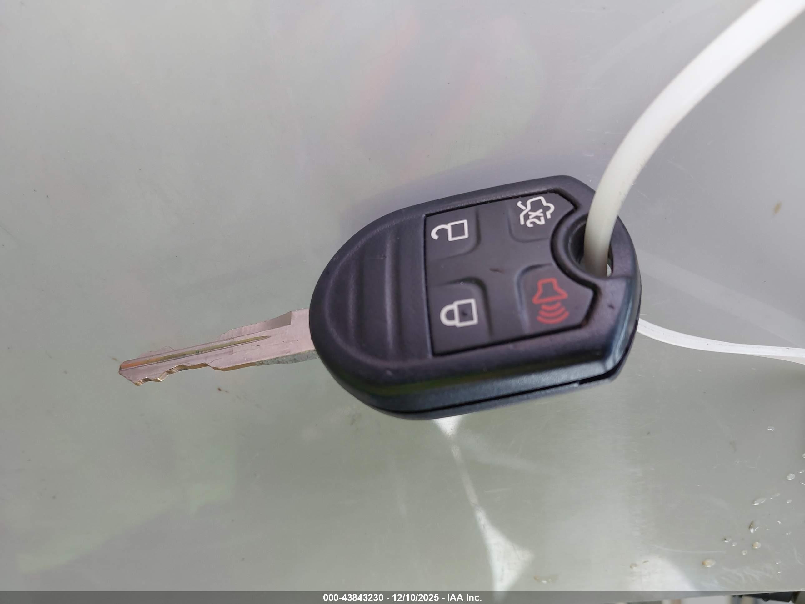 FORD FUSION image 11