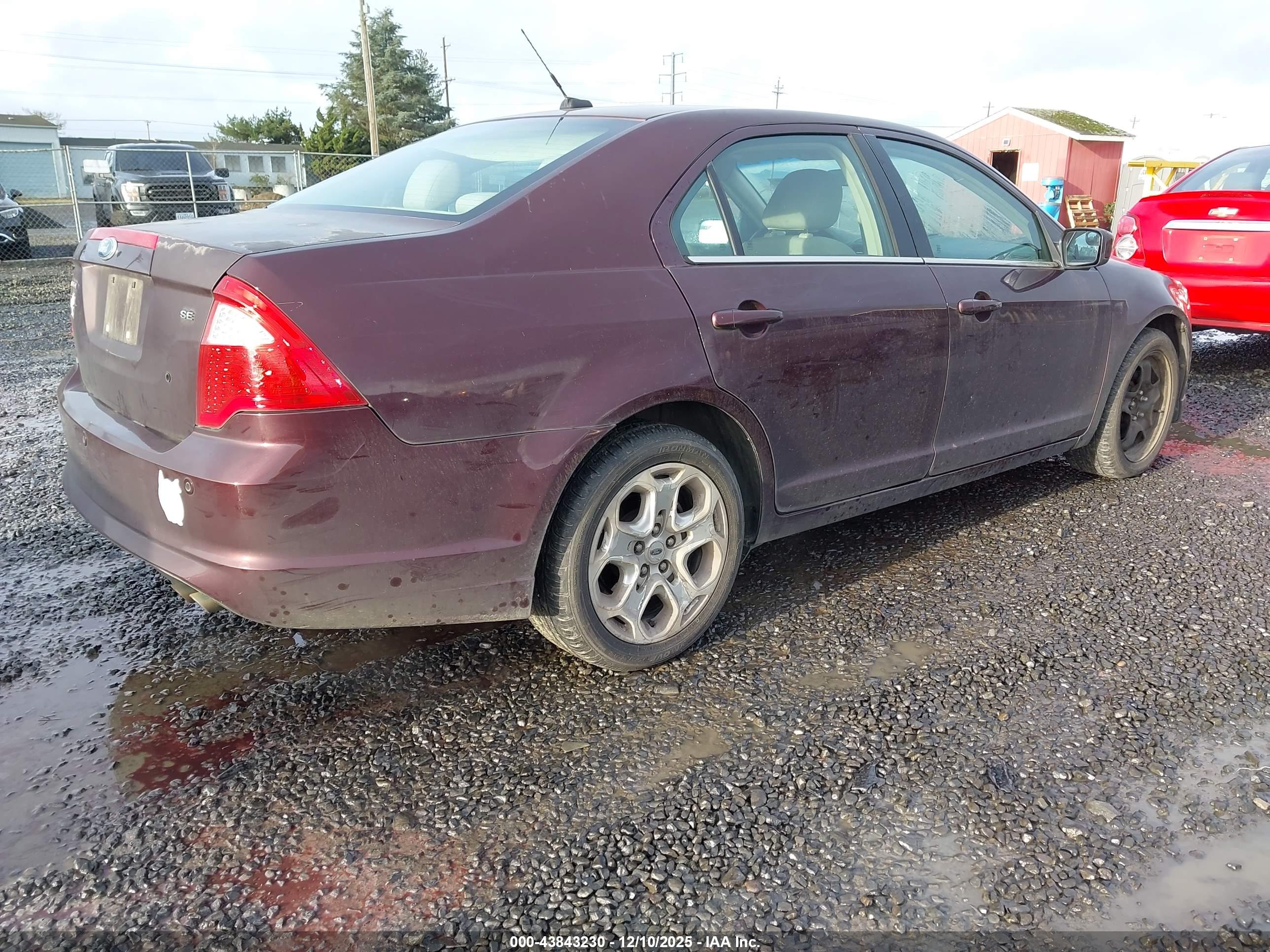 FORD FUSION image 4