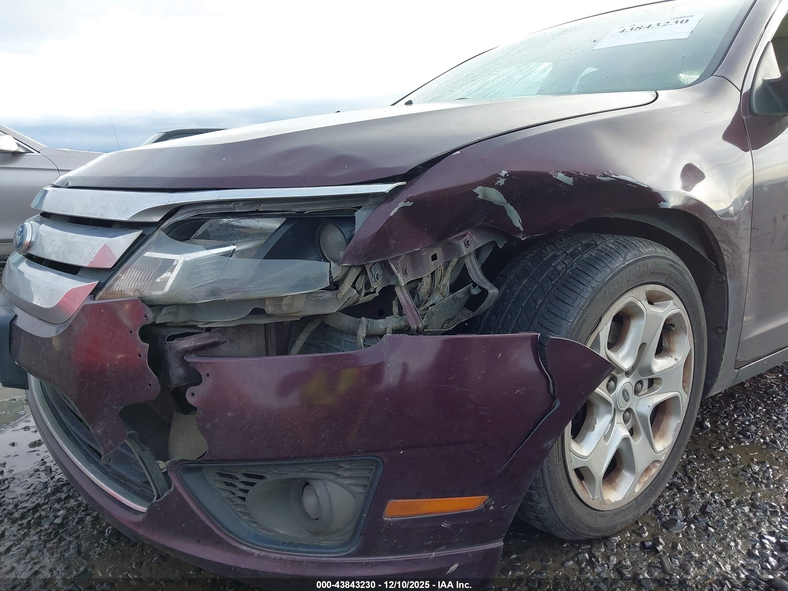 FORD FUSION image 6