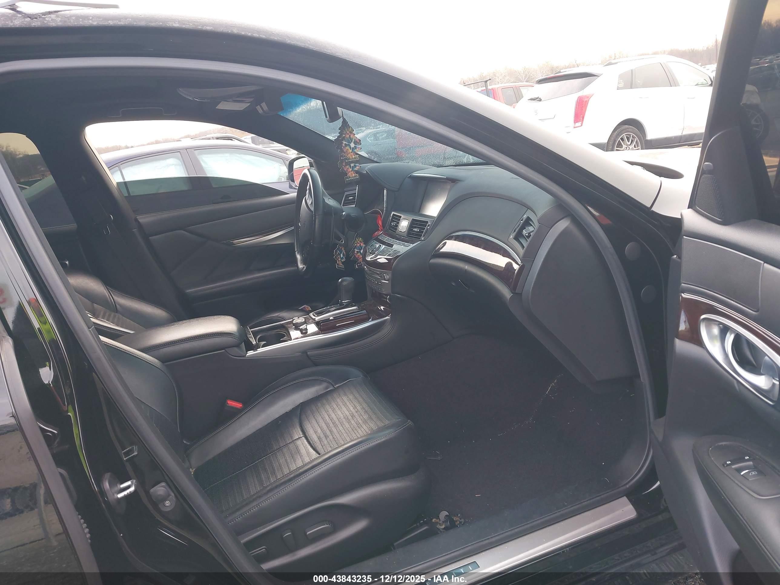 INFINITI Q70 image 5