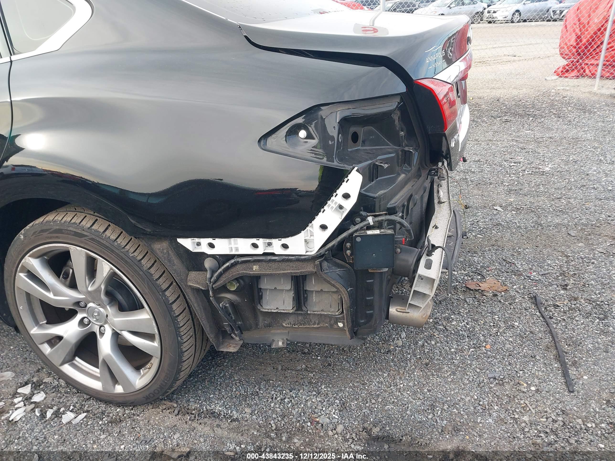 INFINITI Q70 image 6