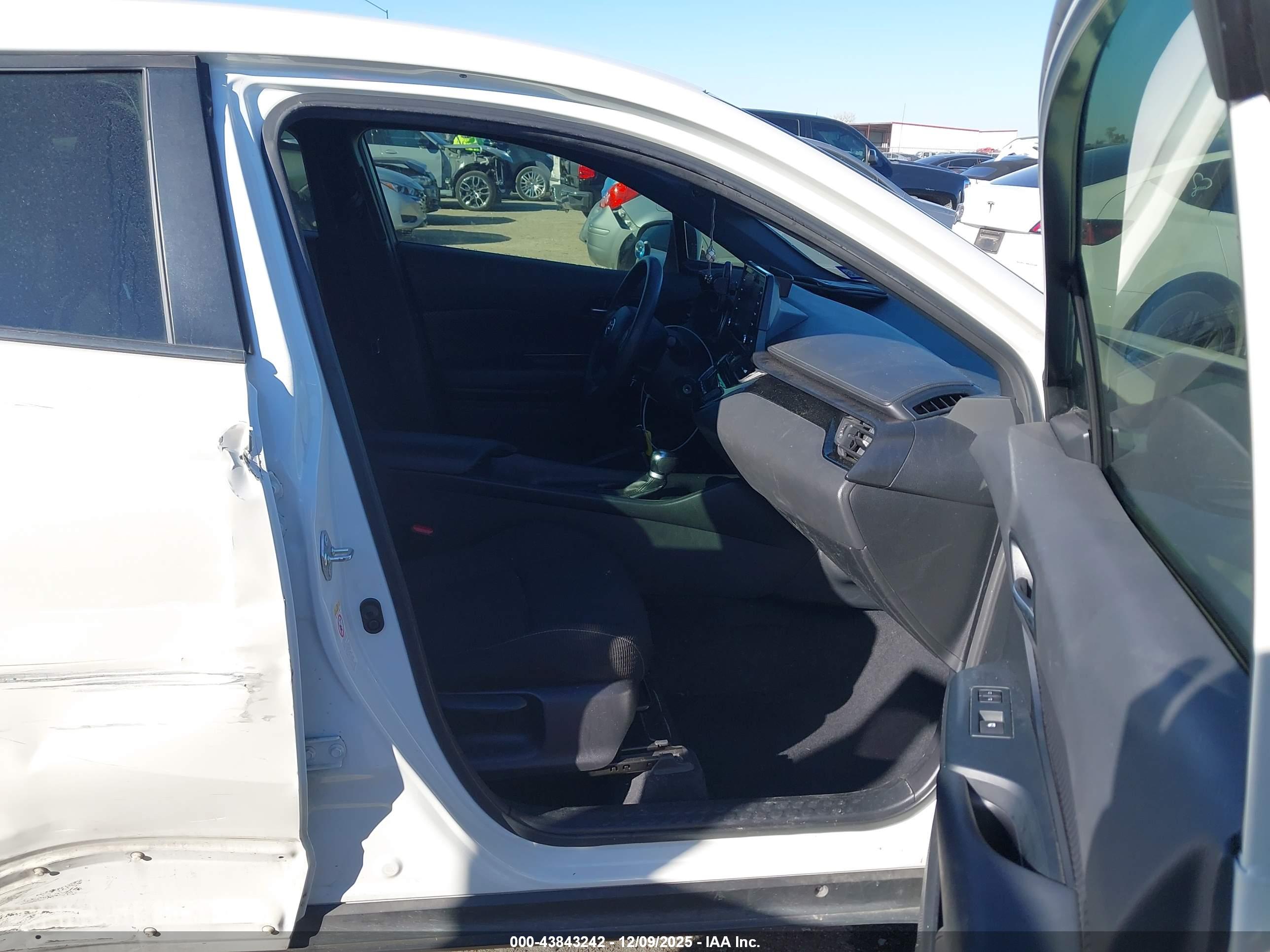 TOYOTA C-HR image 5