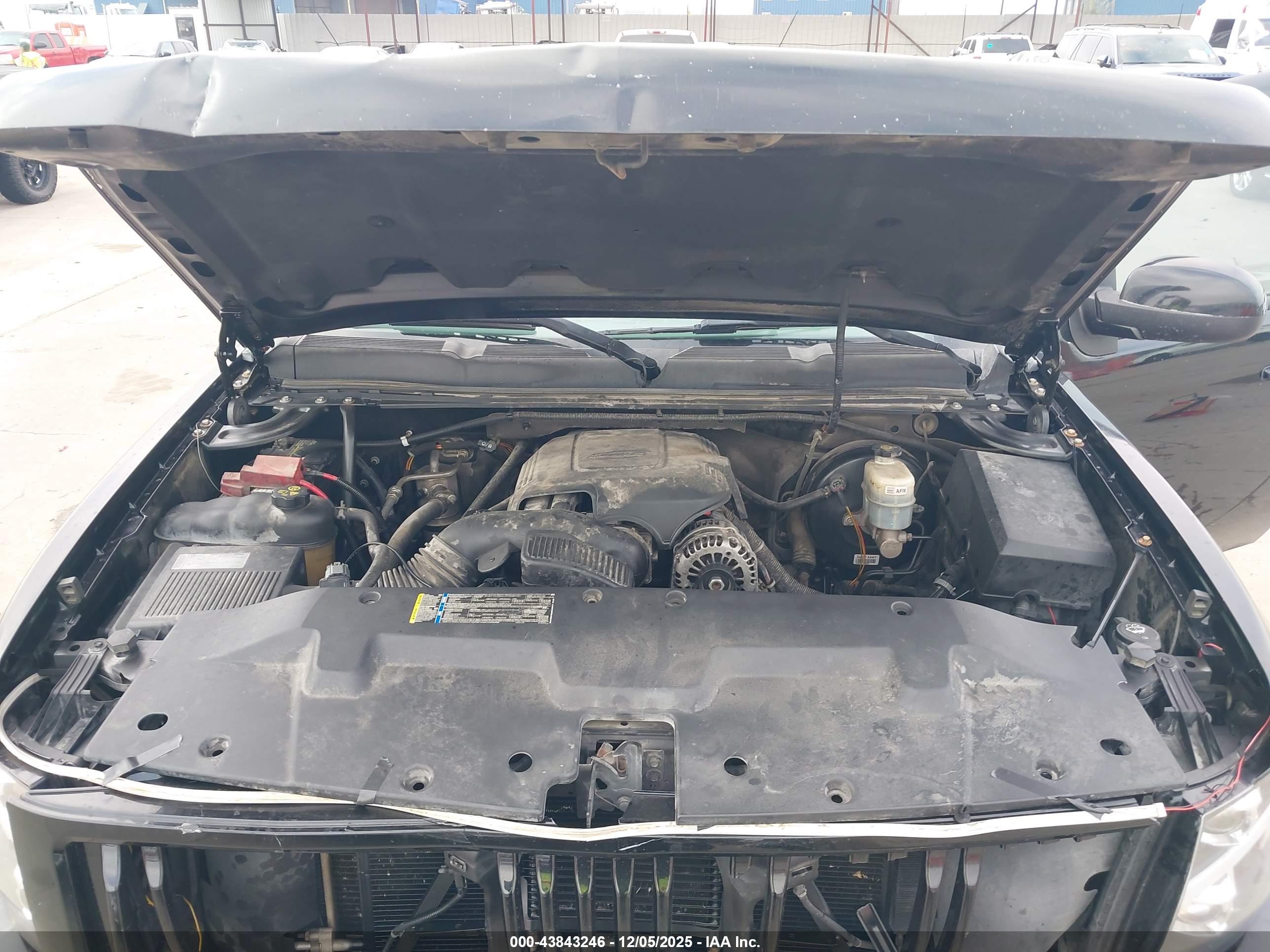 CHEVROLET SILVERADO image 10