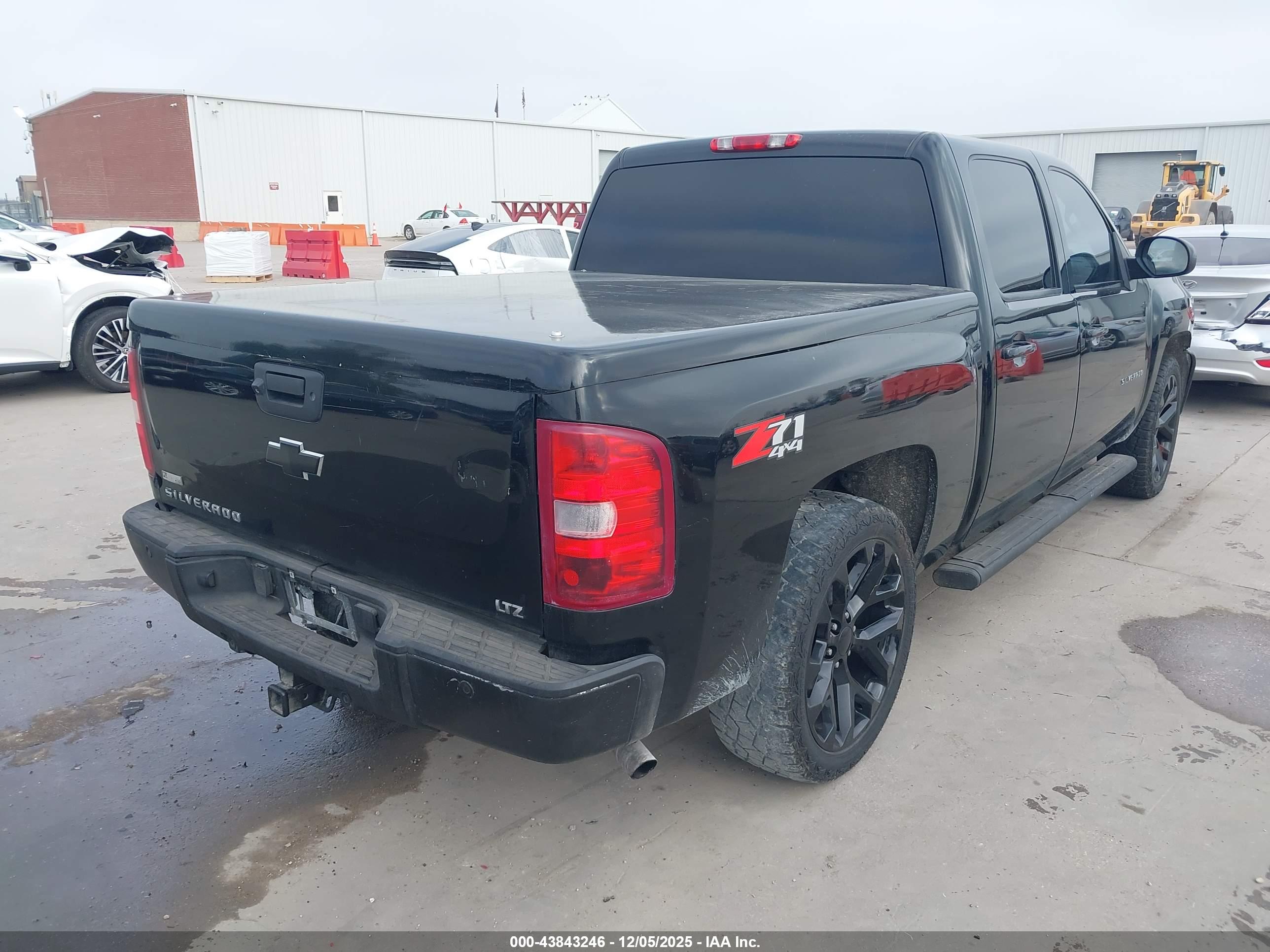 CHEVROLET SILVERADO image 4