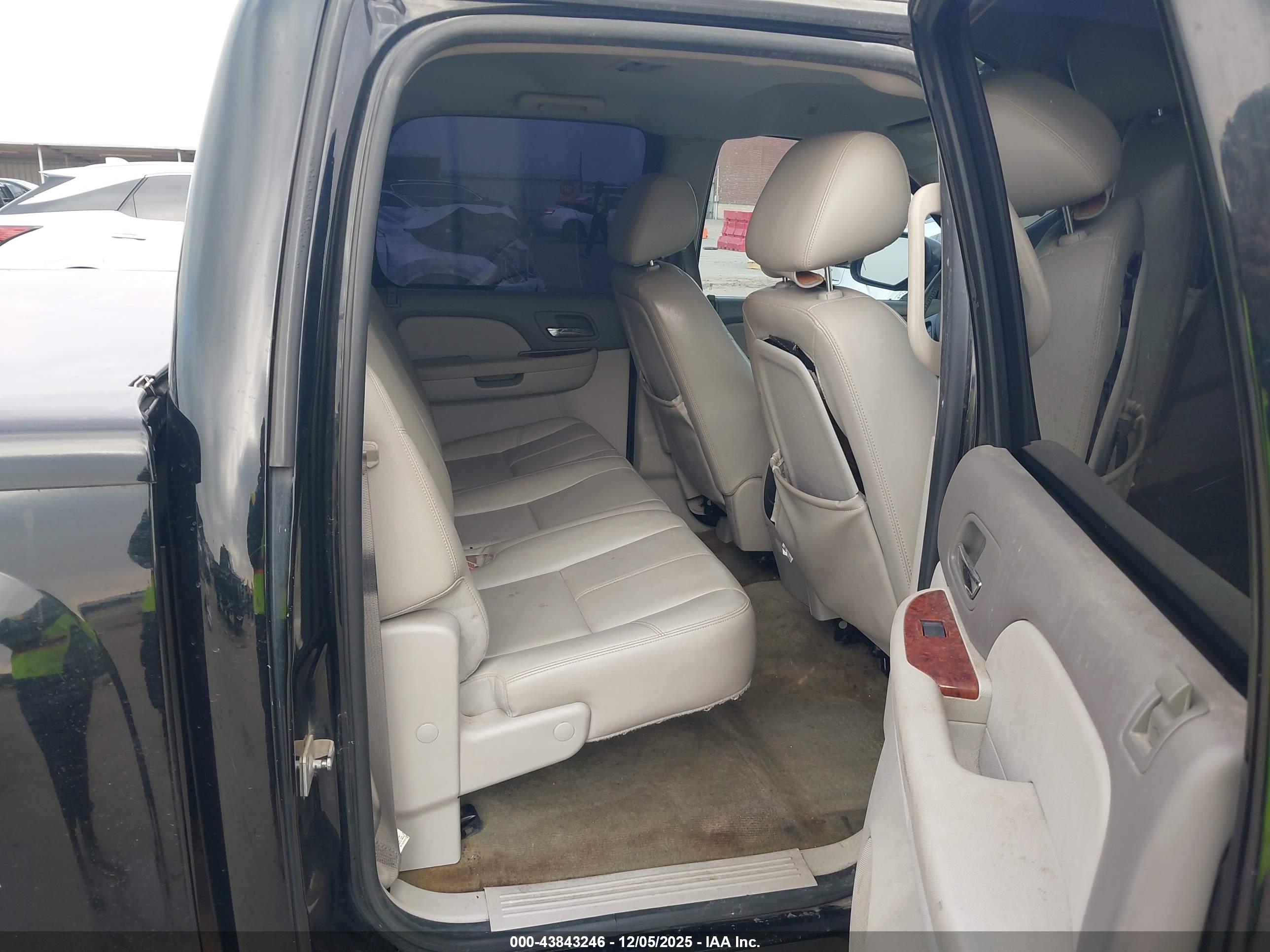 CHEVROLET SILVERADO image 8