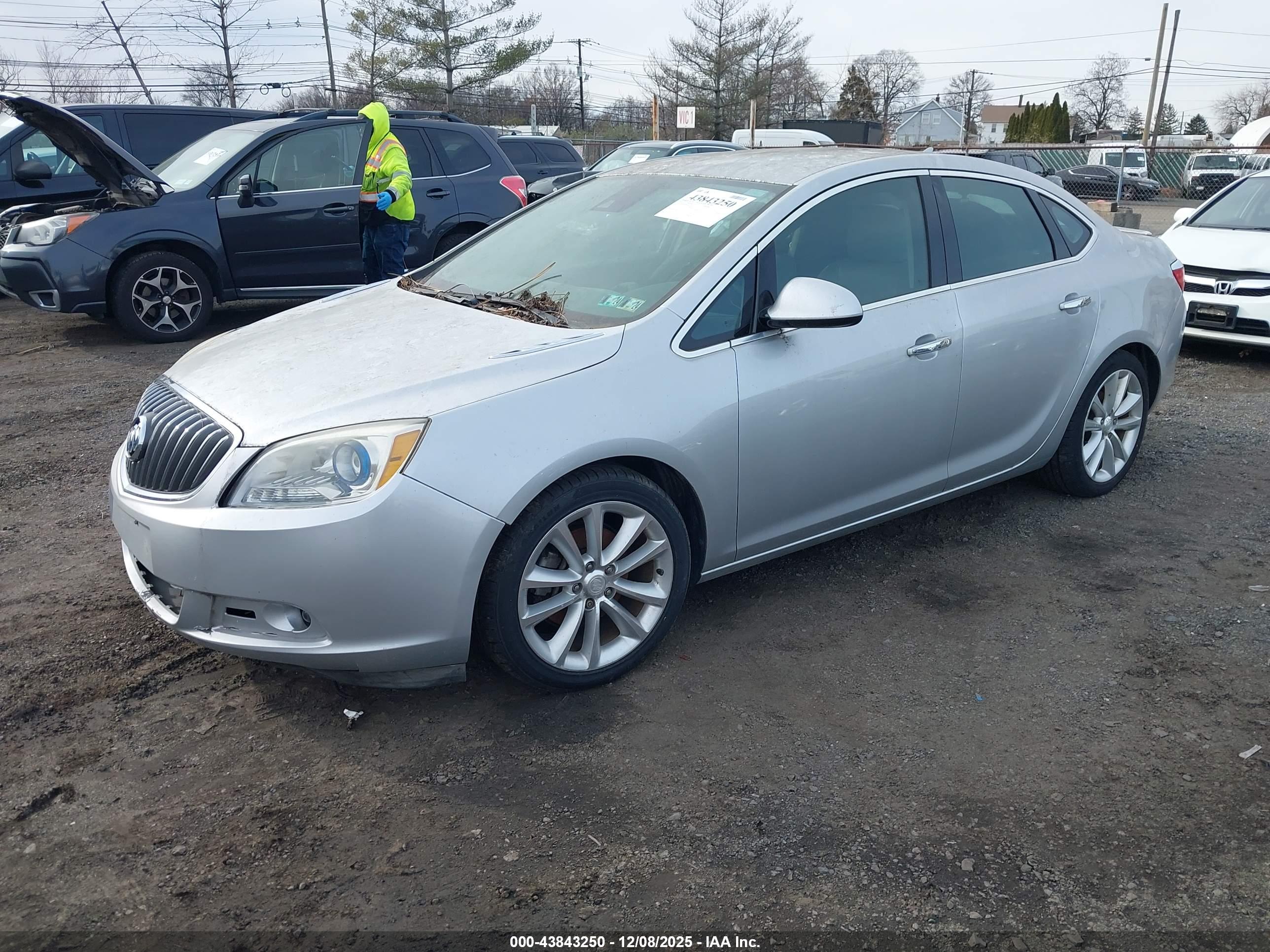 BUICK VERANO image 2