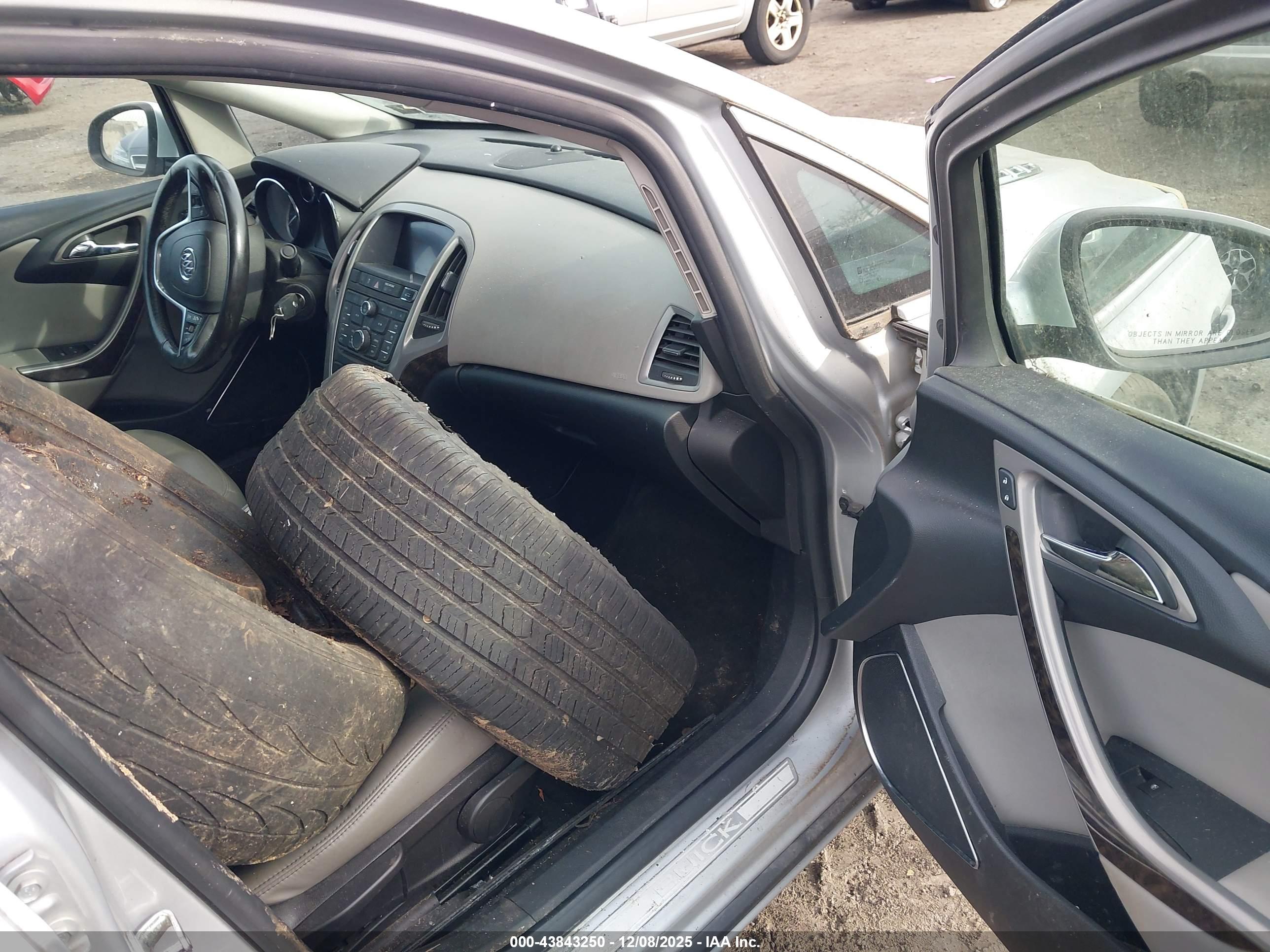 BUICK VERANO image 5