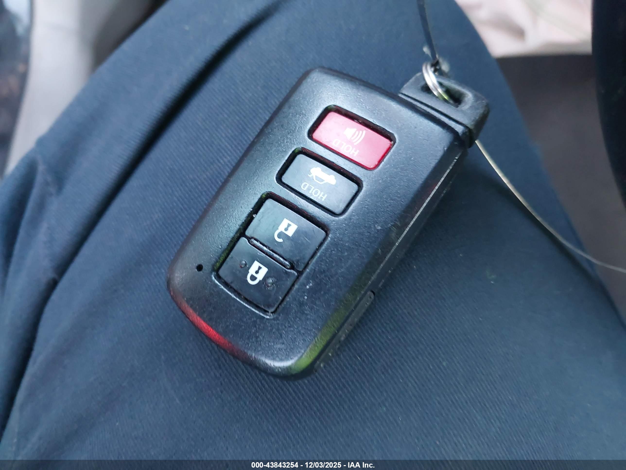 TOYOTA CAMRY image 11