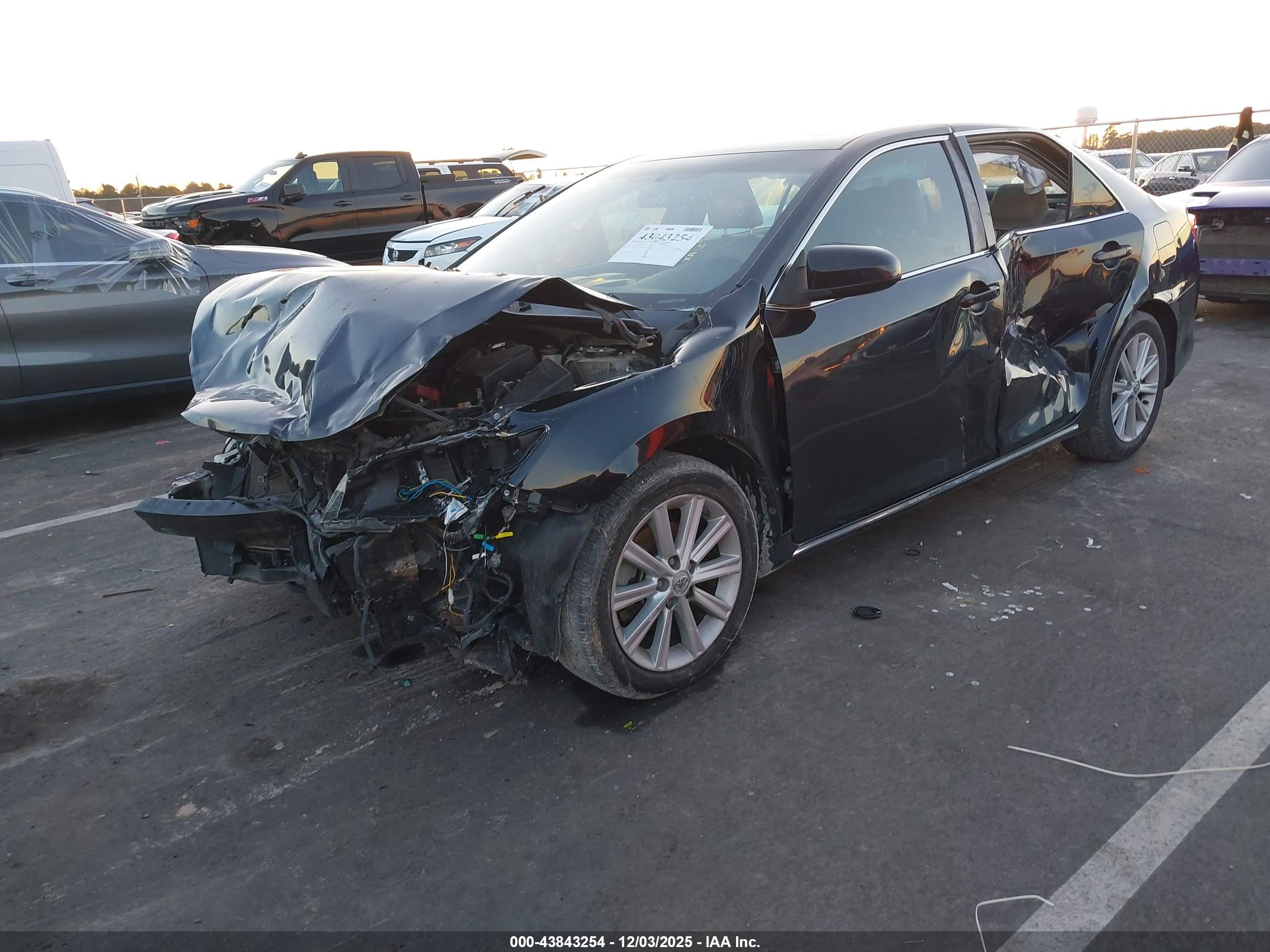 TOYOTA CAMRY image 2