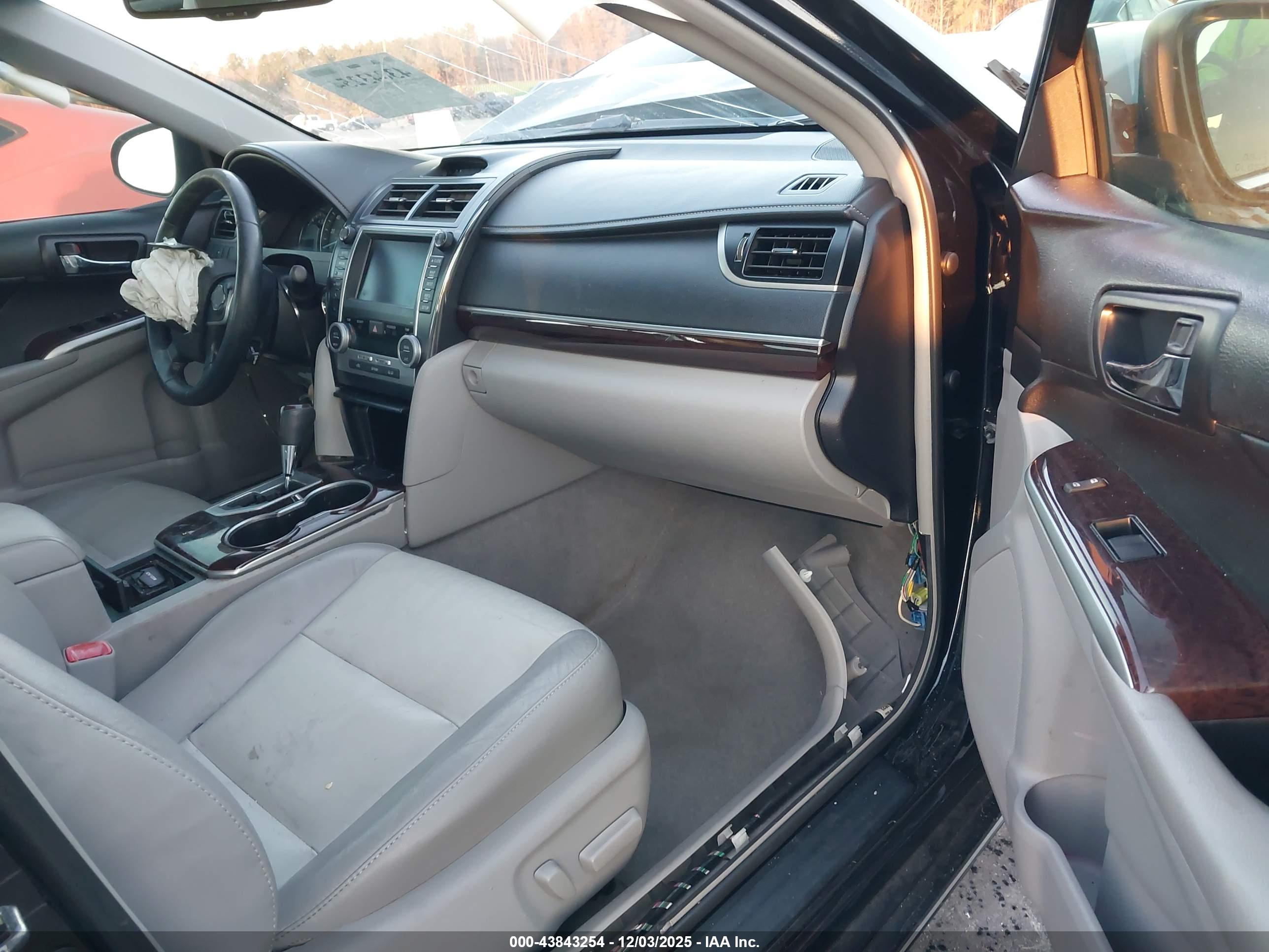 TOYOTA CAMRY image 5