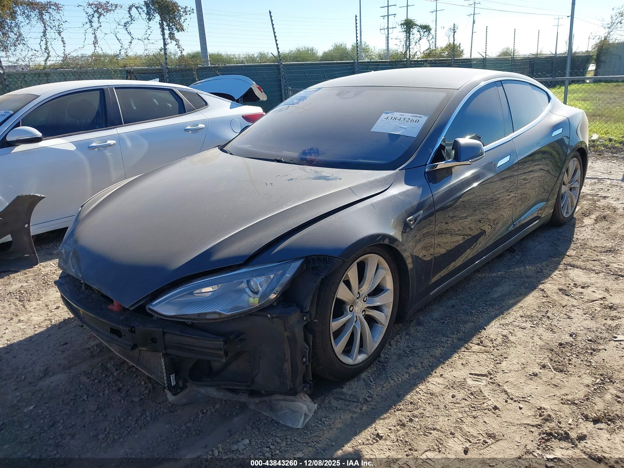TESLA MODEL image 2