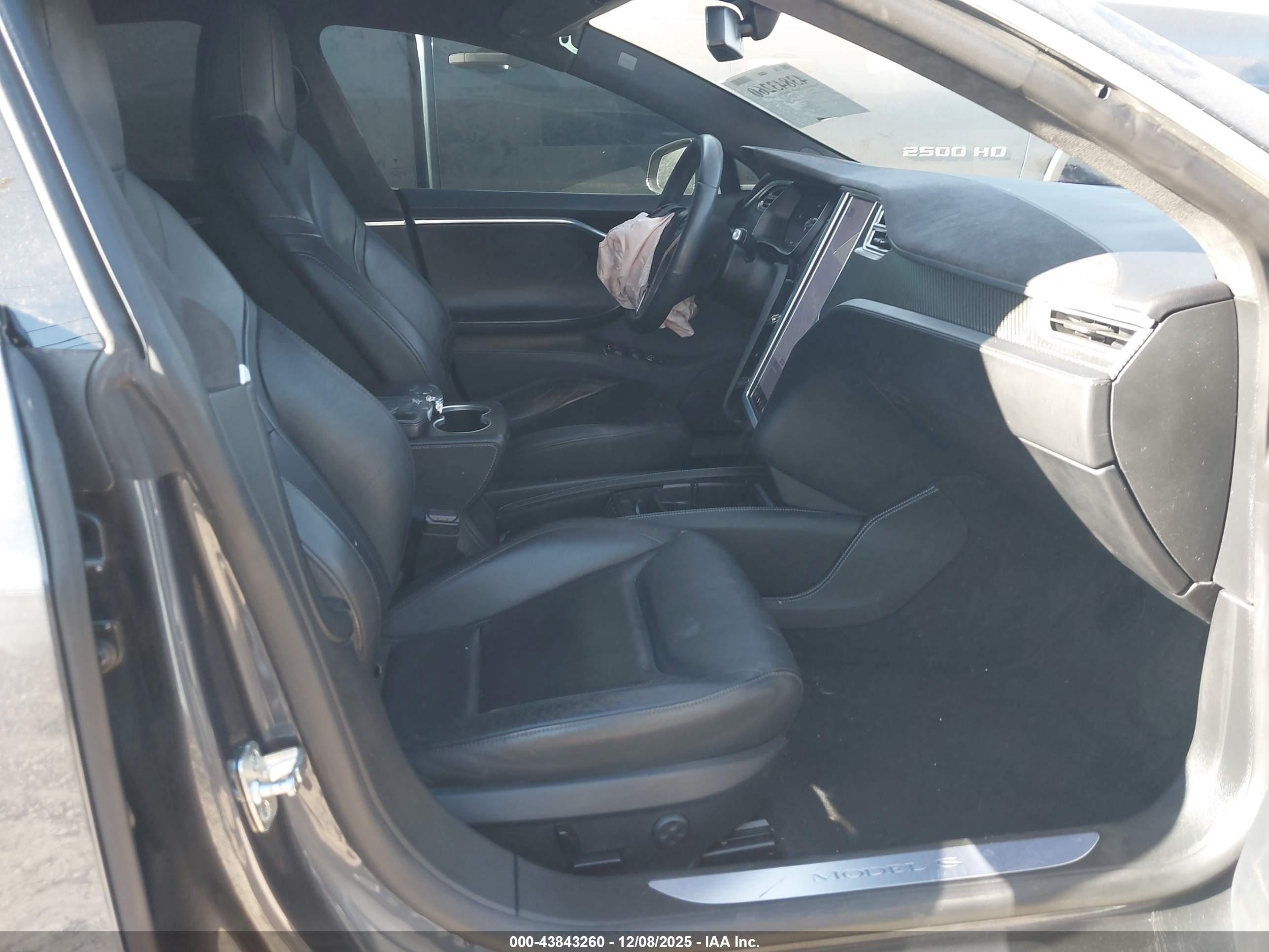 TESLA MODEL image 5