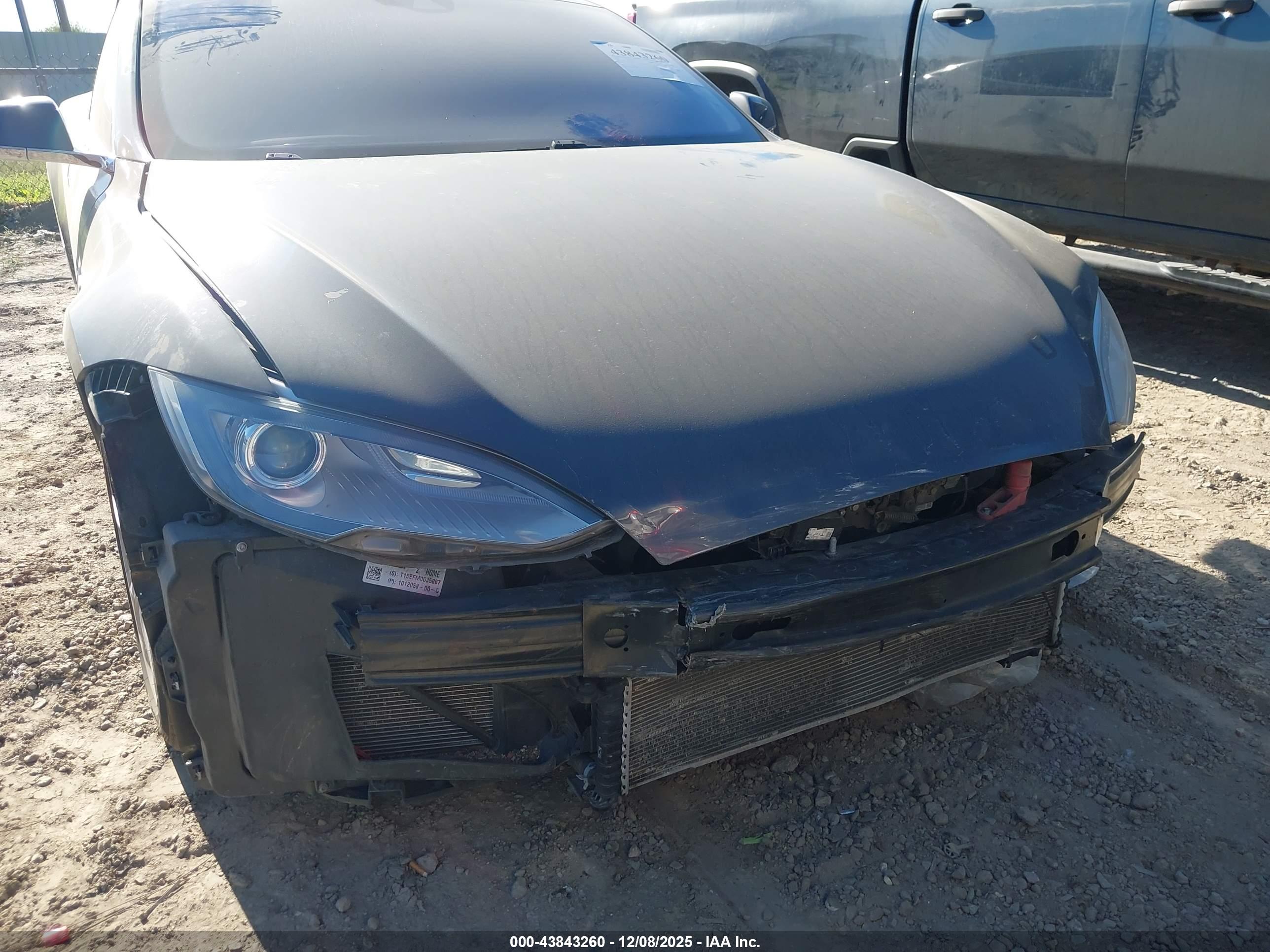 TESLA MODEL image 6