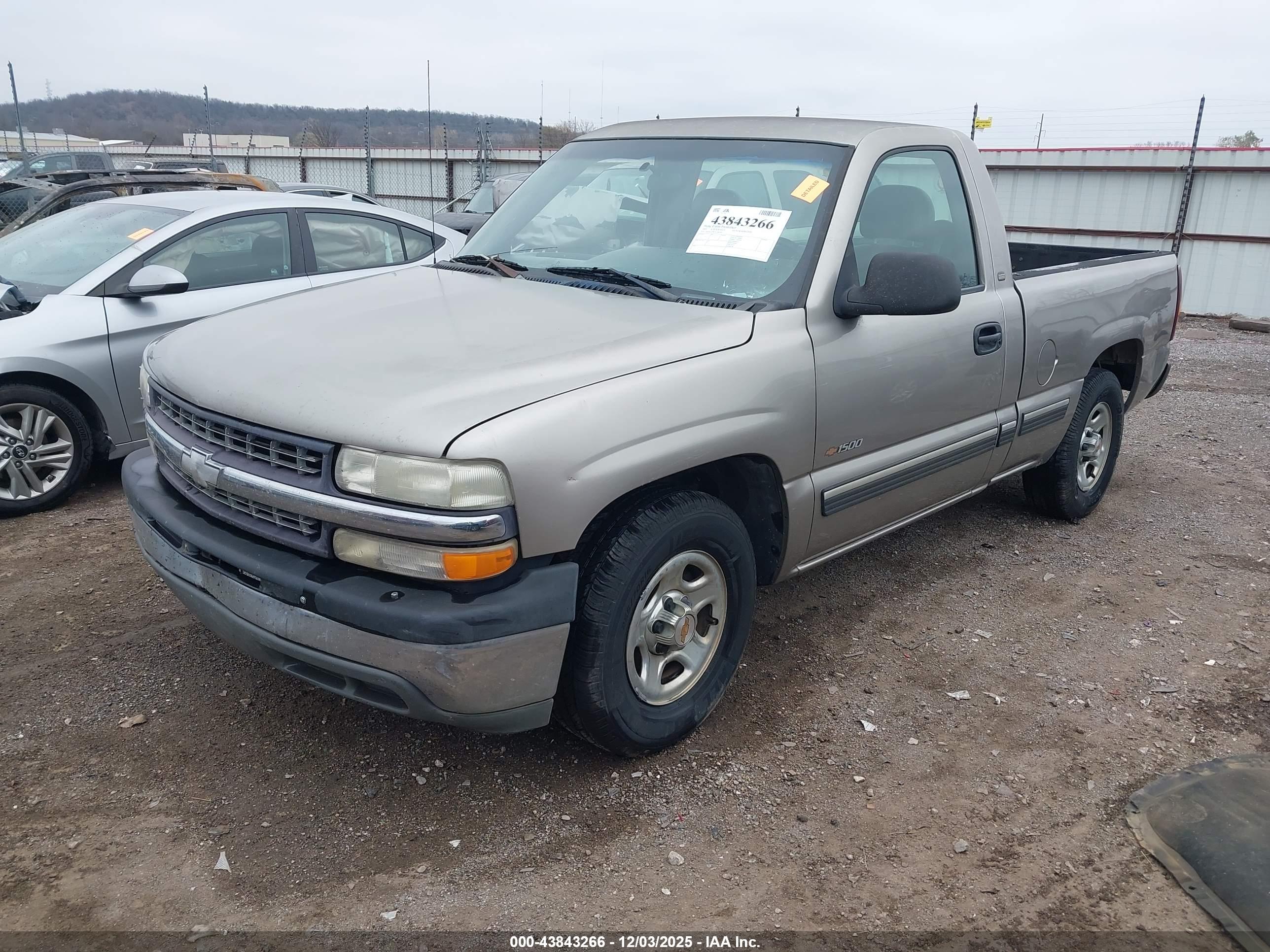 CHEVROLET SILVERADO image 2
