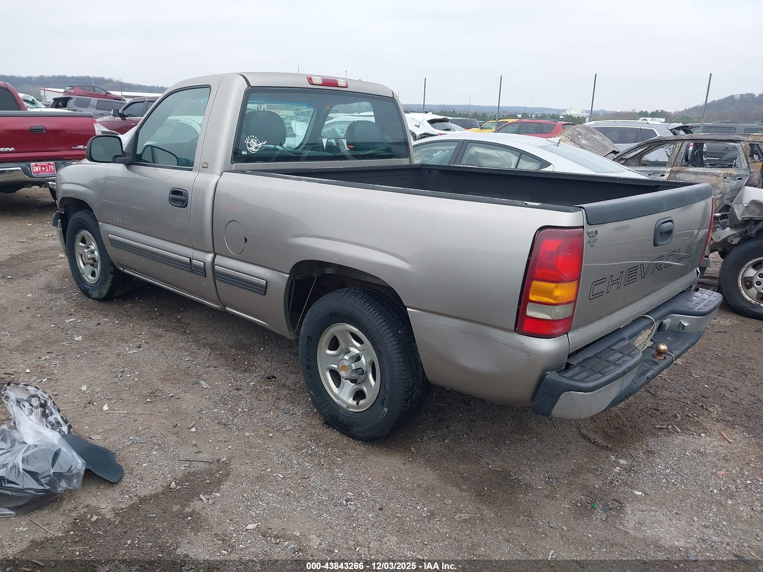 CHEVROLET SILVERADO image 3