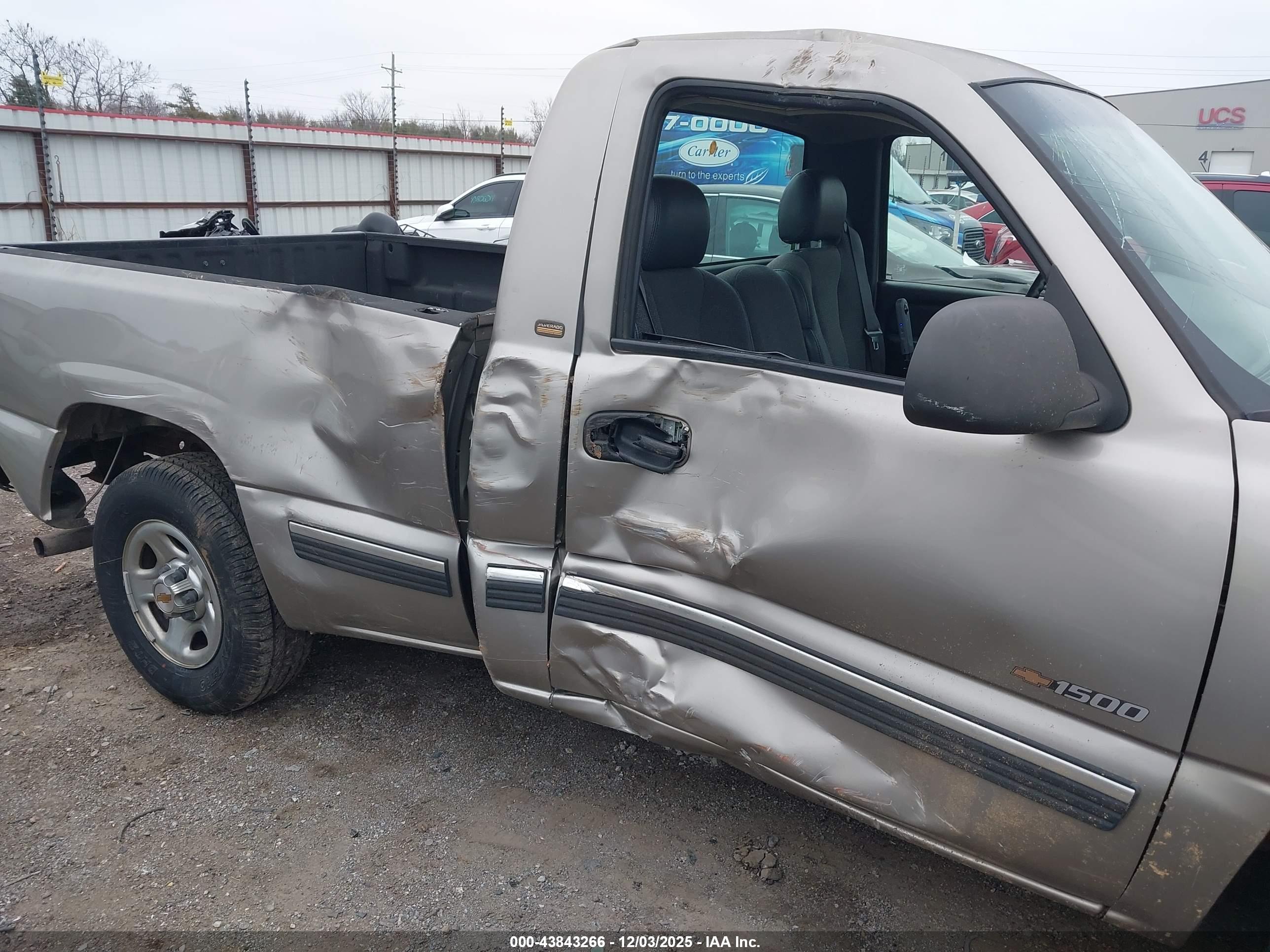 CHEVROLET SILVERADO image 6