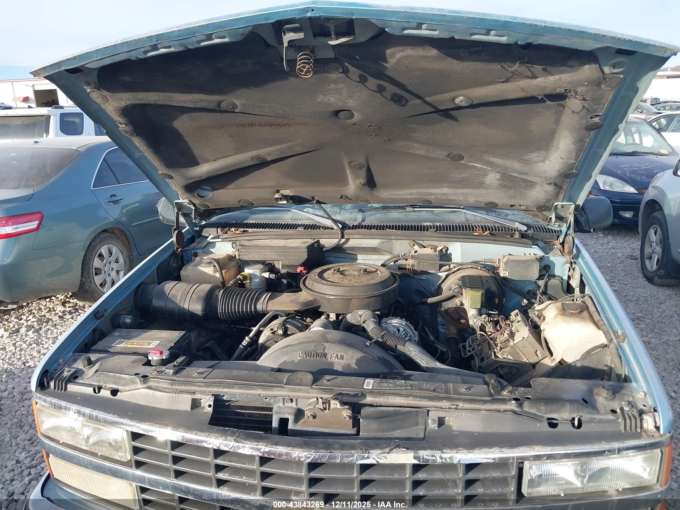CHEVROLET SUBURBAN image 10