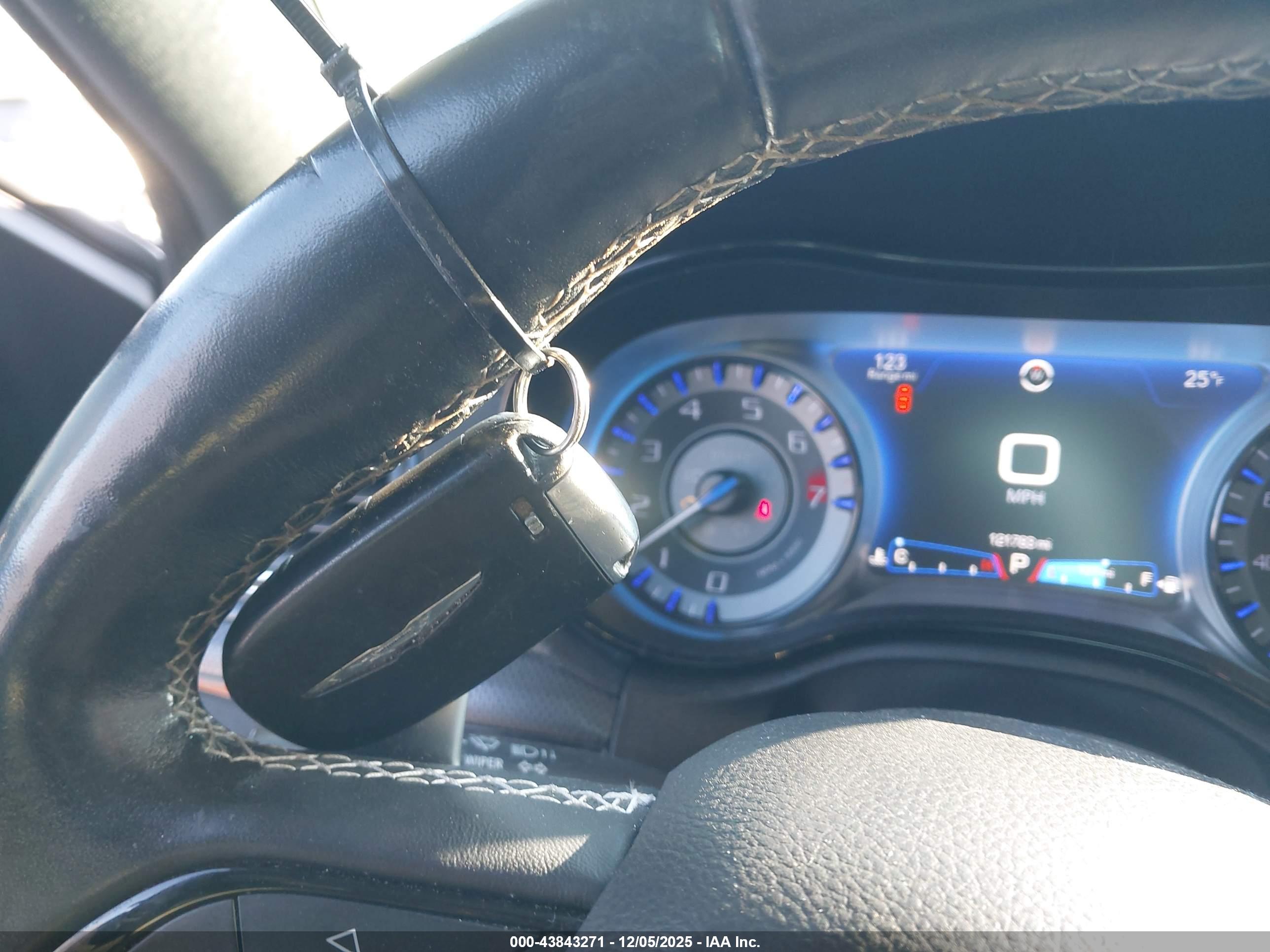 CHRYSLER 300 image 11