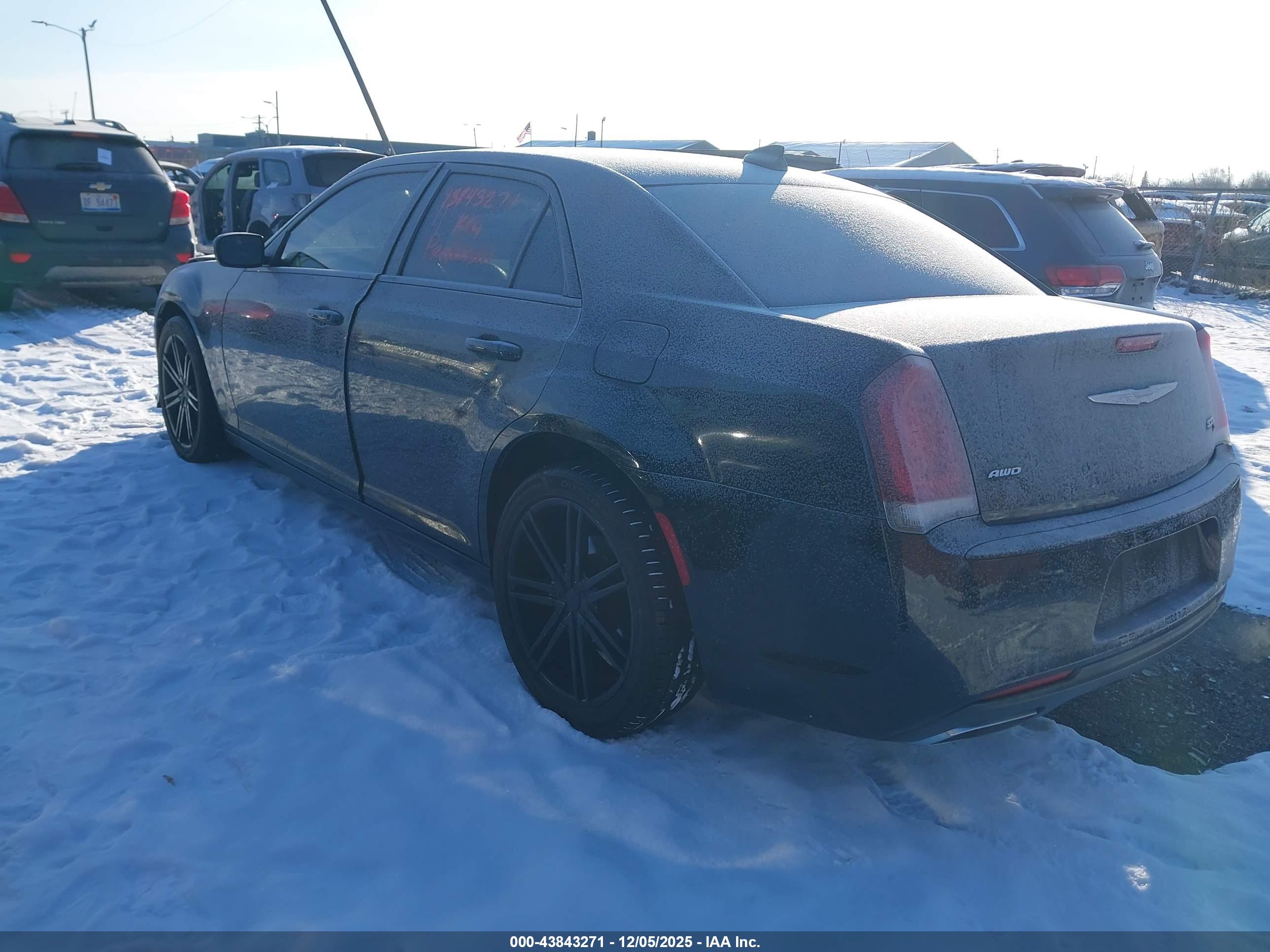 CHRYSLER 300 image 3
