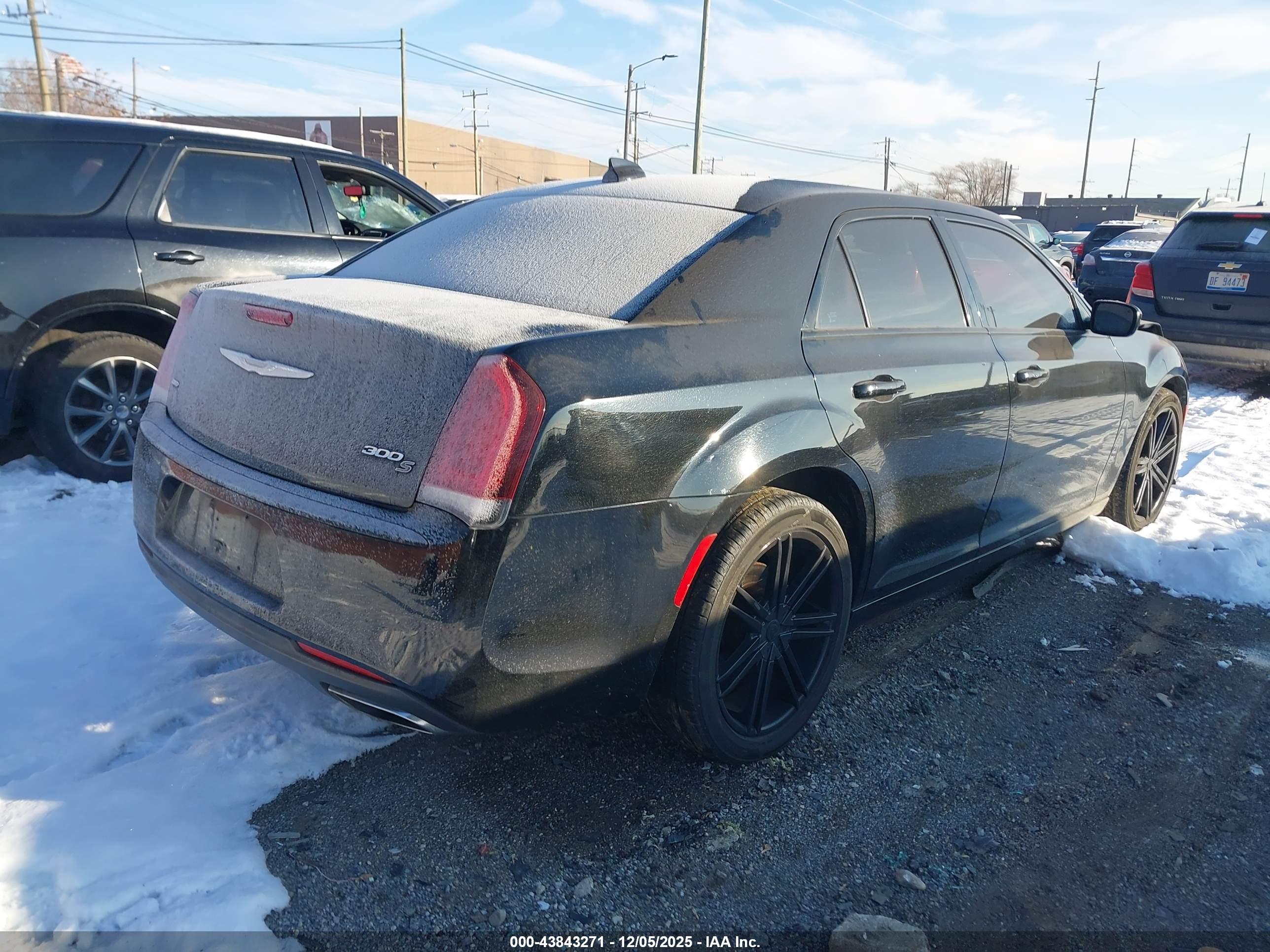 CHRYSLER 300 image 4
