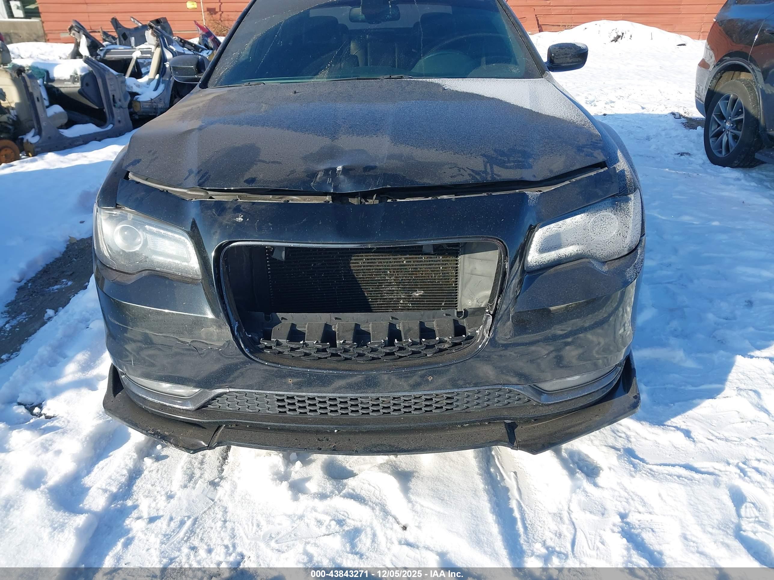 CHRYSLER 300 image 6