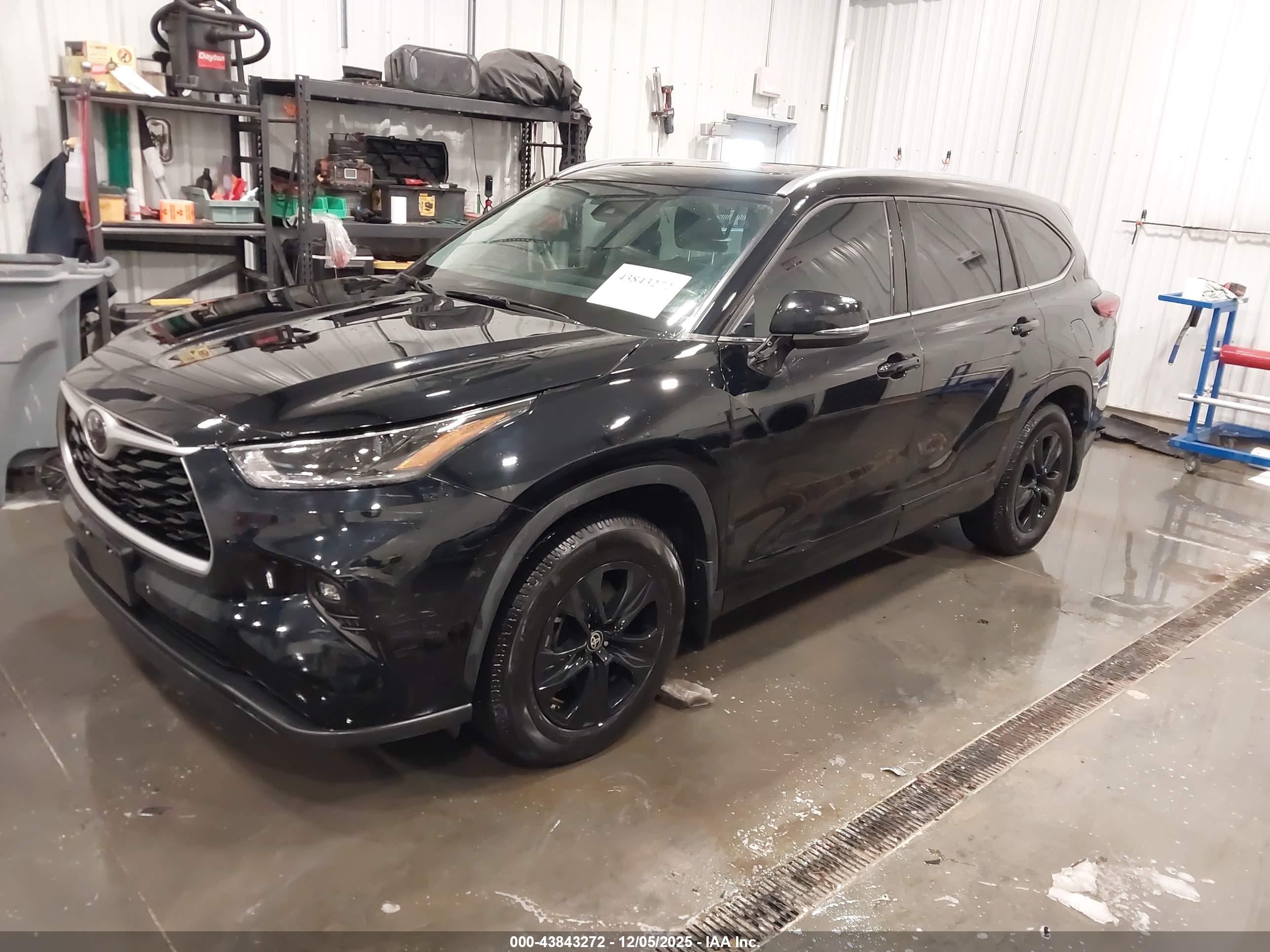 TOYOTA HIGHLANDER image 2
