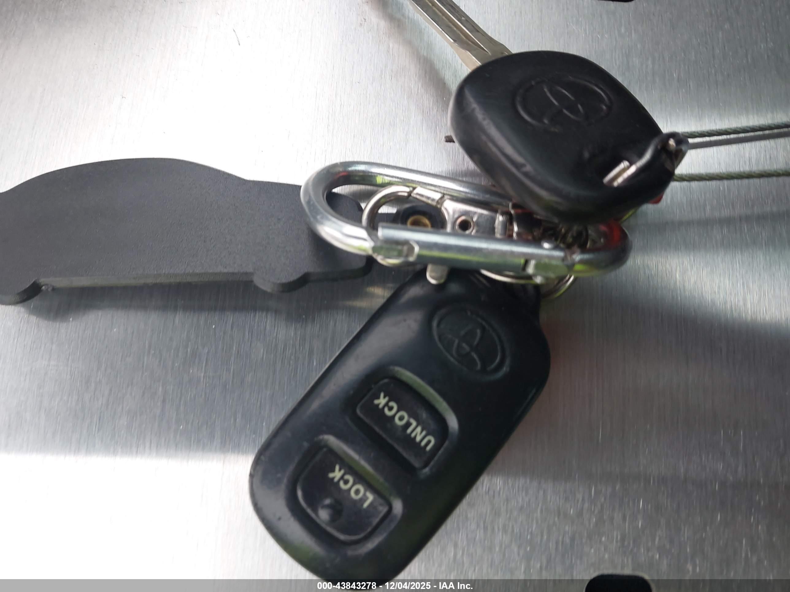 TOYOTA COROLLA image 11