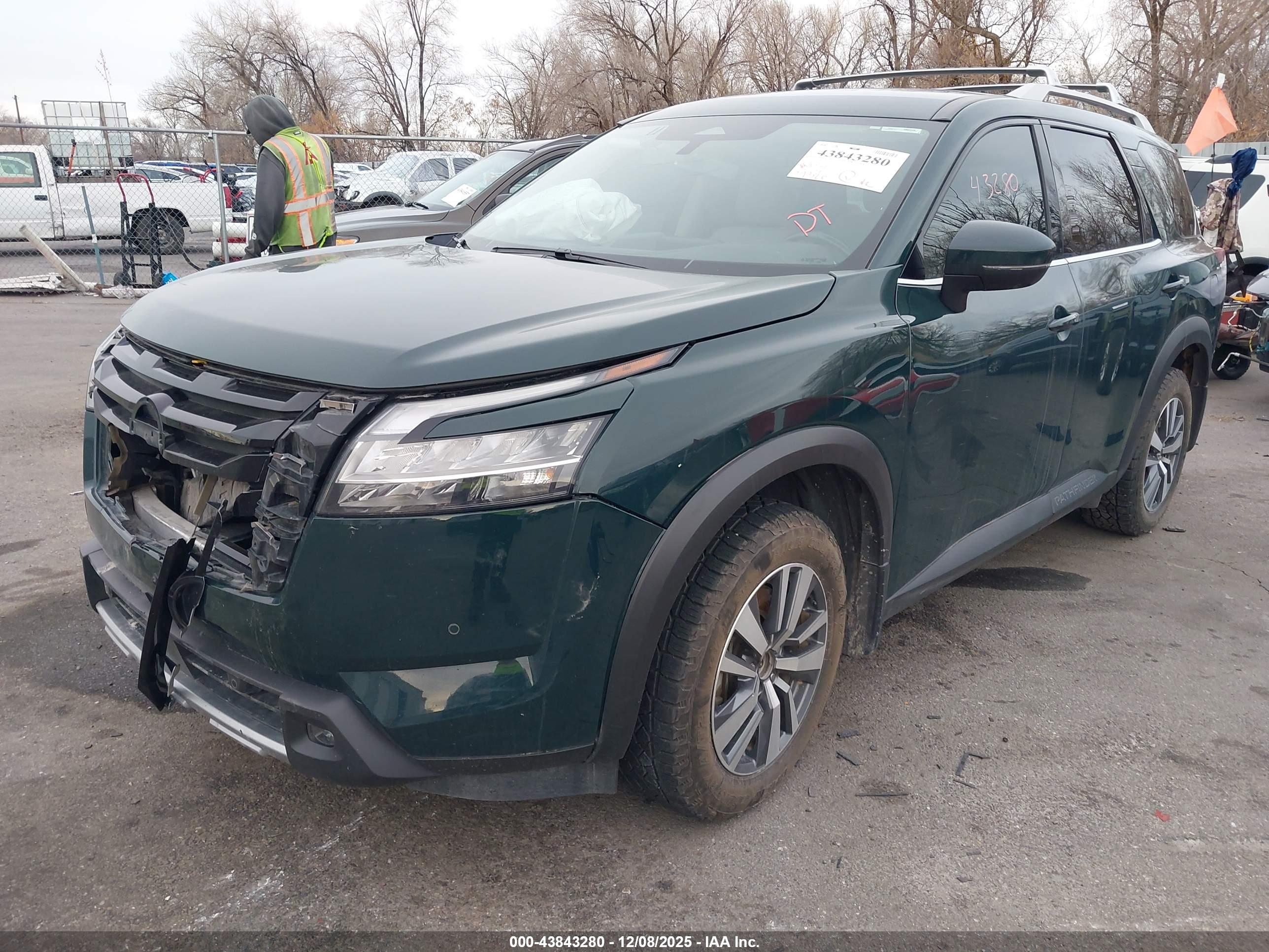 NISSAN PATHFINDER image 2