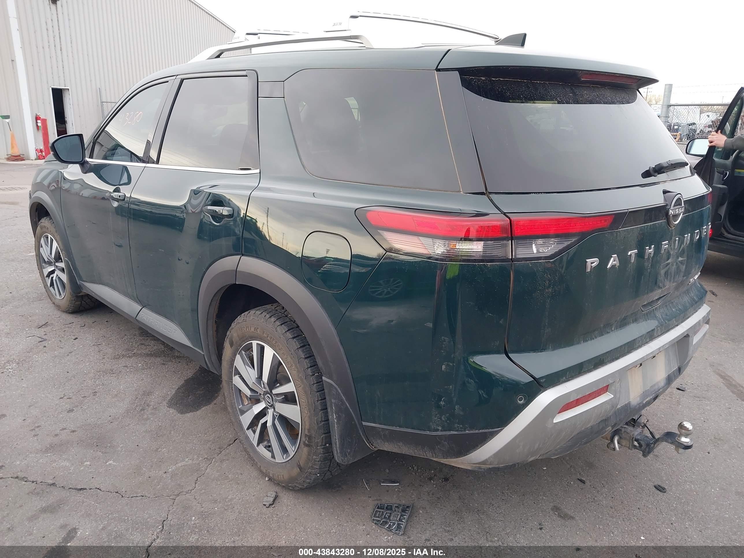 NISSAN PATHFINDER image 3