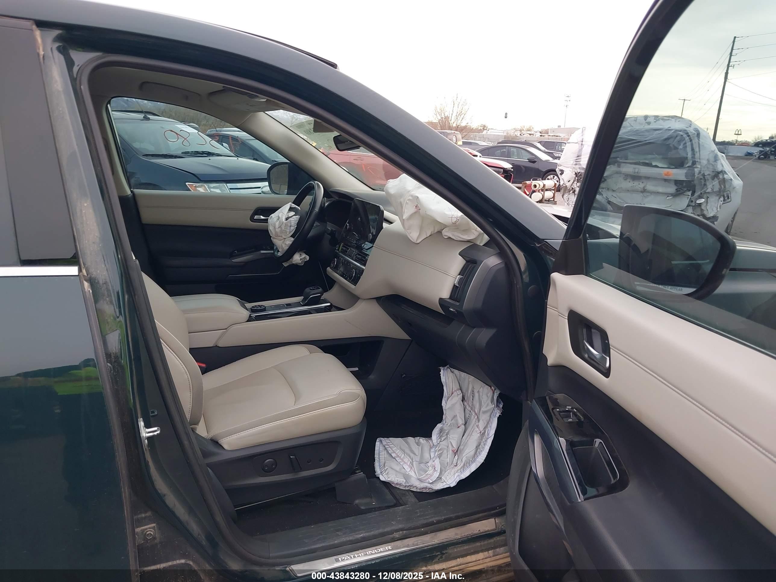 NISSAN PATHFINDER image 5