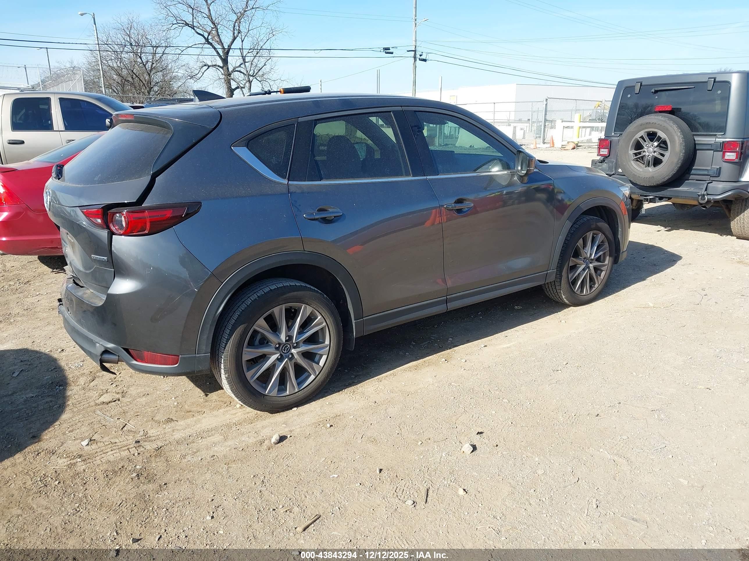 MAZDA CX-5 image 4