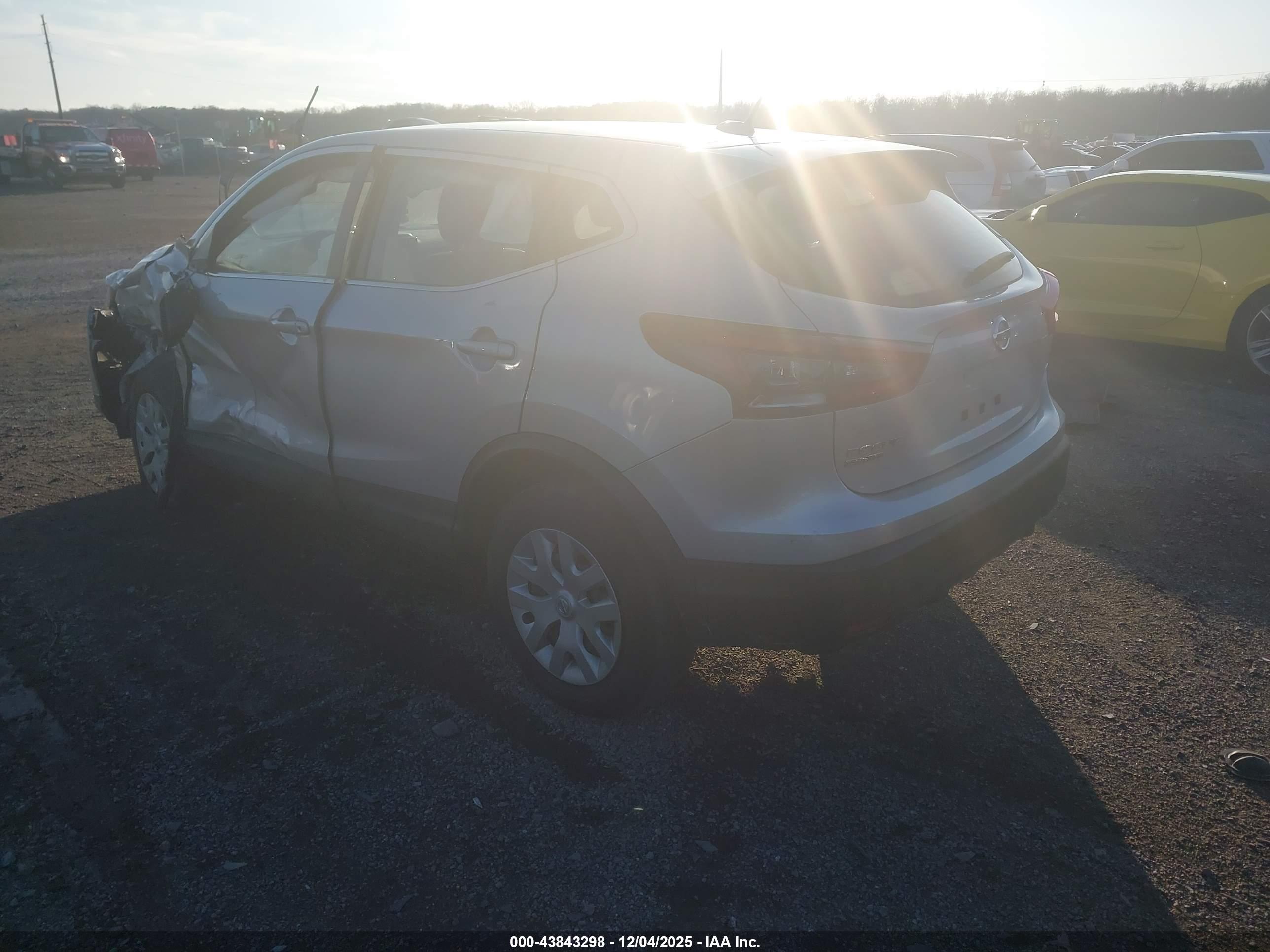 NISSAN ROGUE image 3