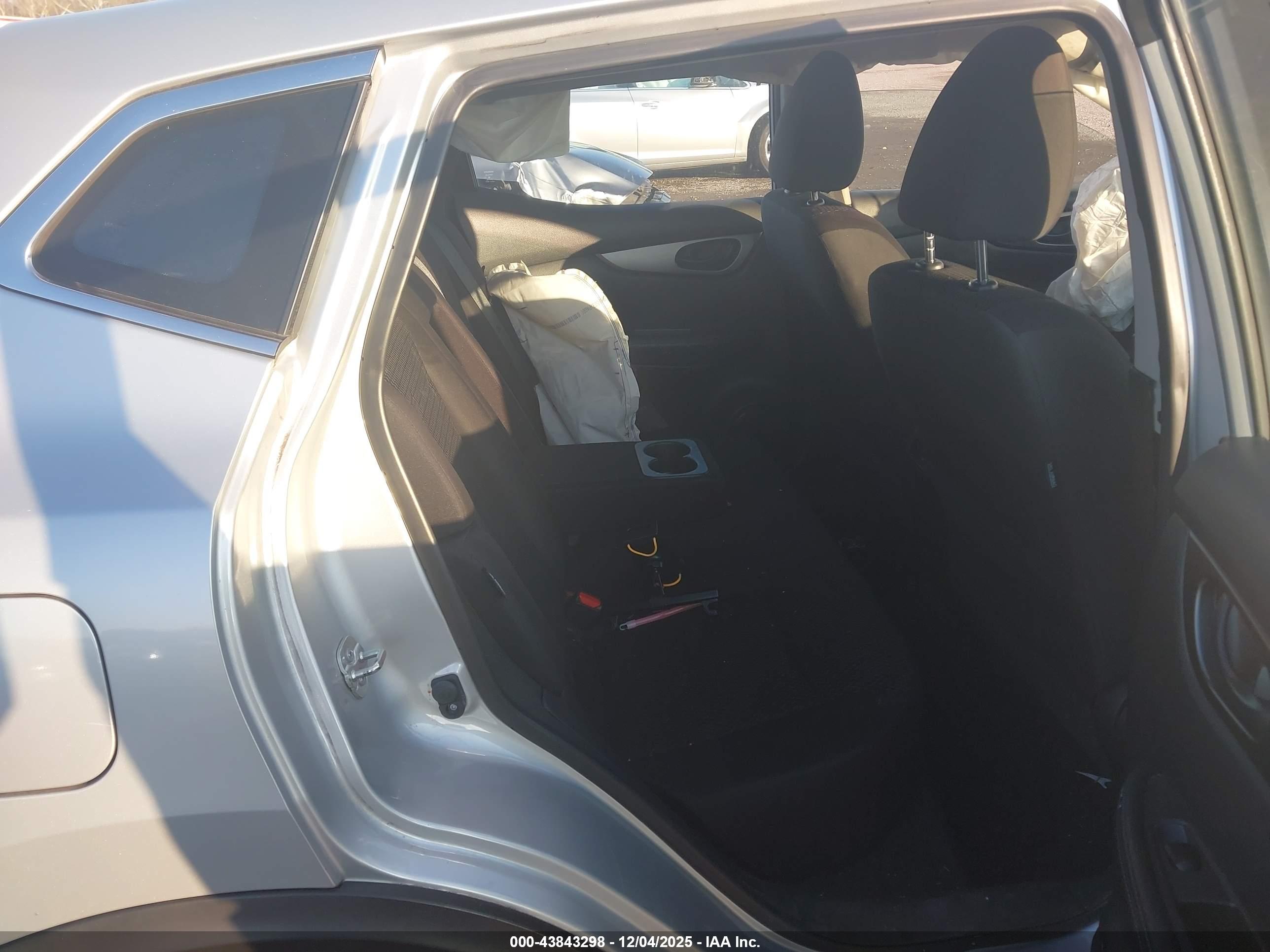 NISSAN ROGUE image 8