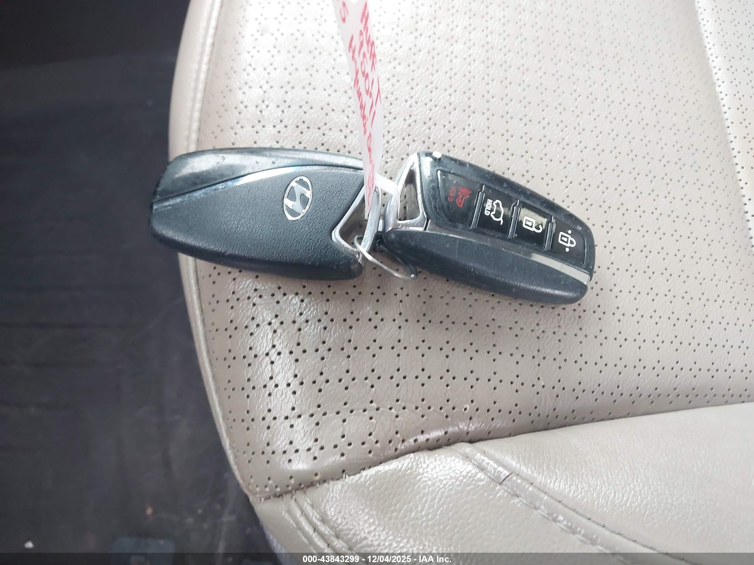 HYUNDAI SANTA image 11