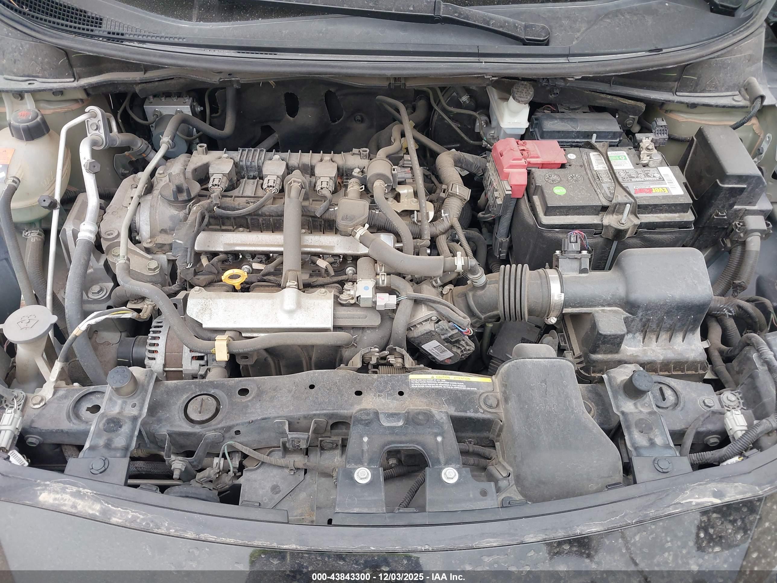 NISSAN VERSA image 10