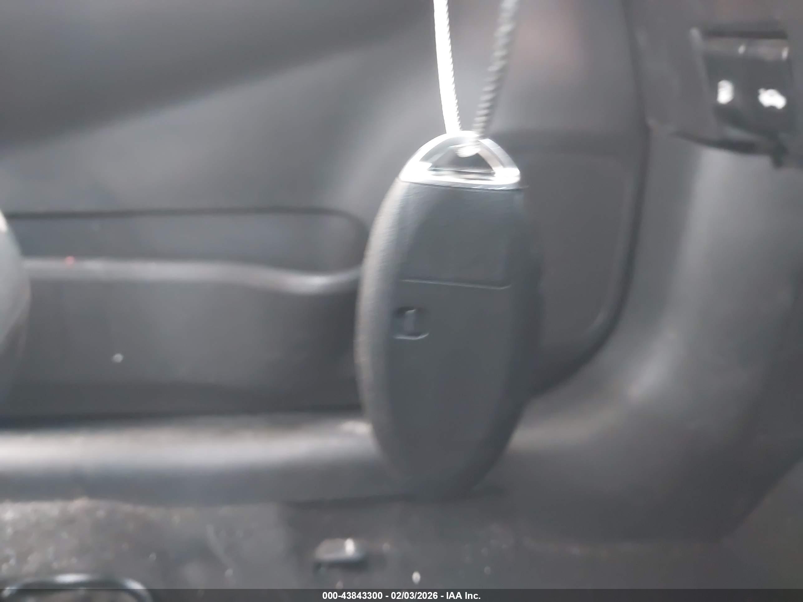 NISSAN VERSA image 11