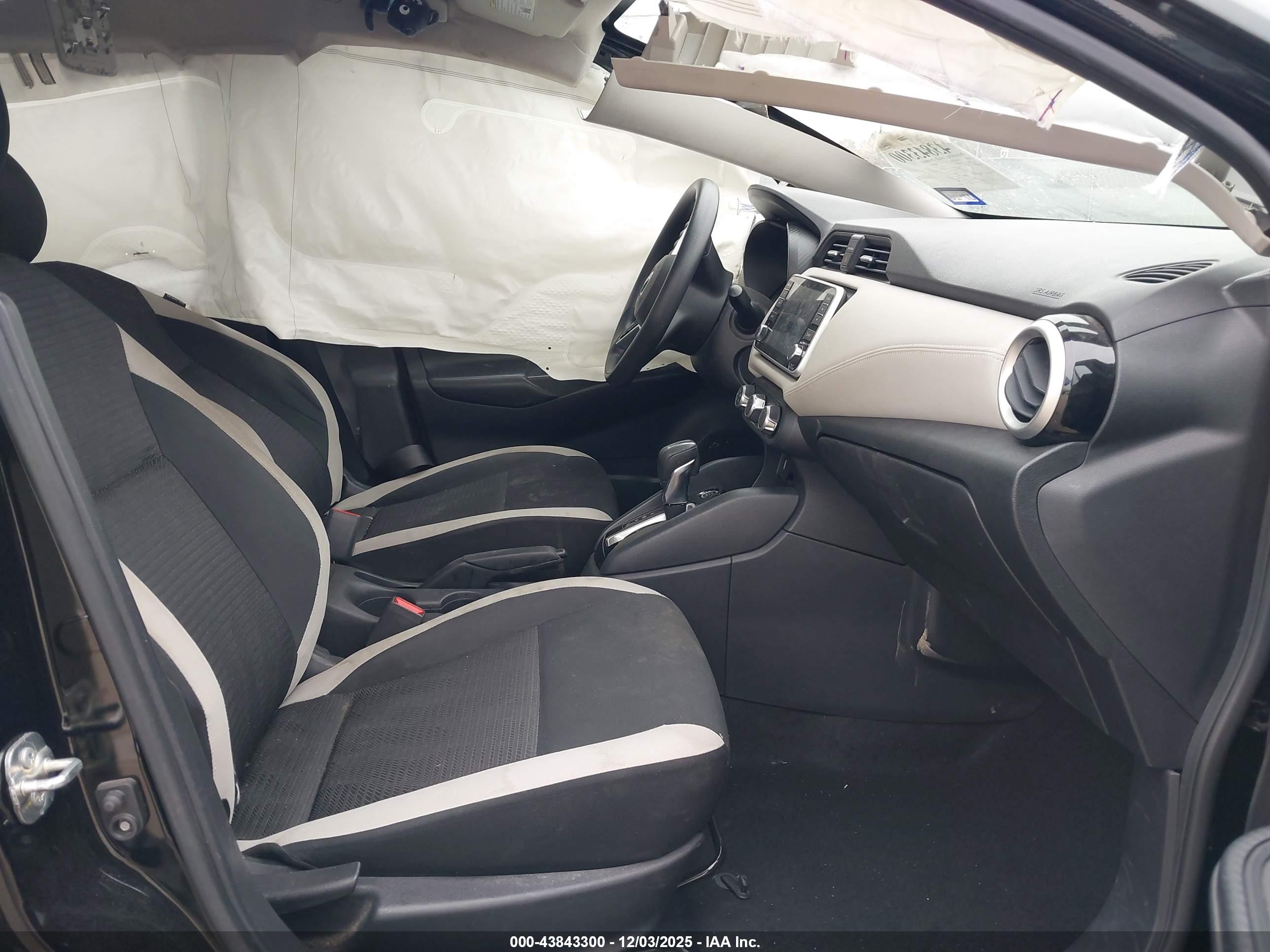 NISSAN VERSA image 5