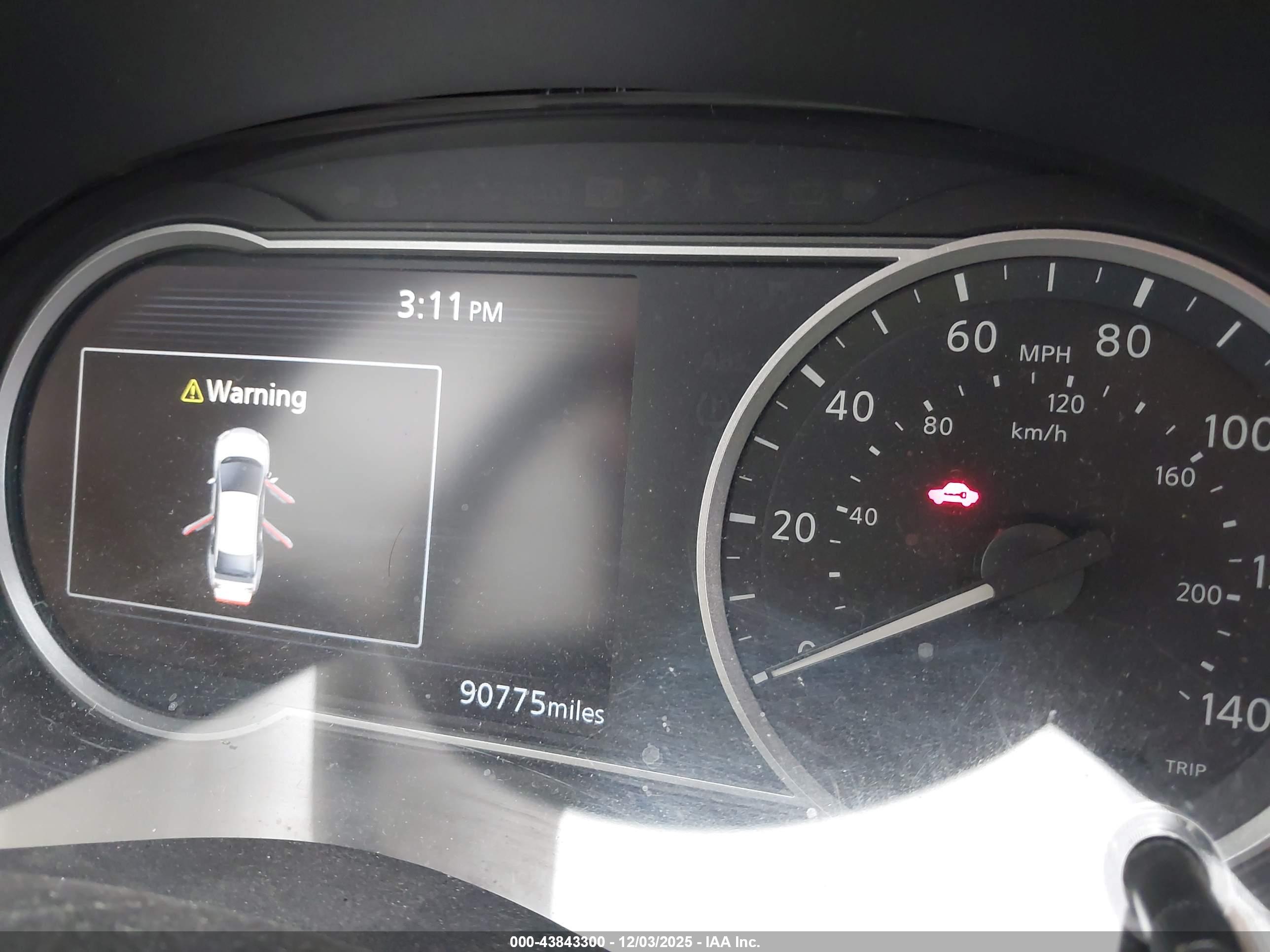 NISSAN VERSA image 7