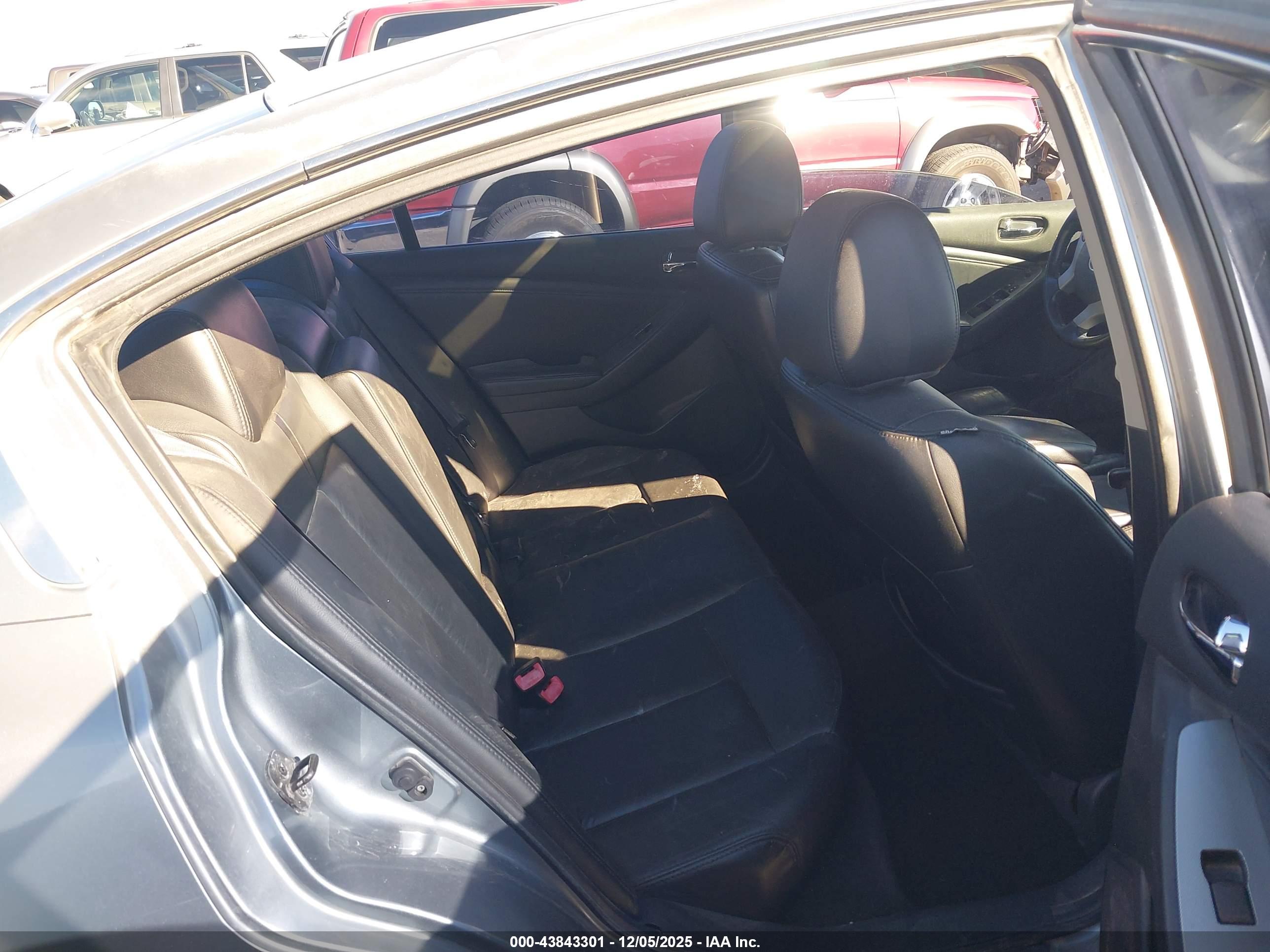 NISSAN ALTIMA image 8