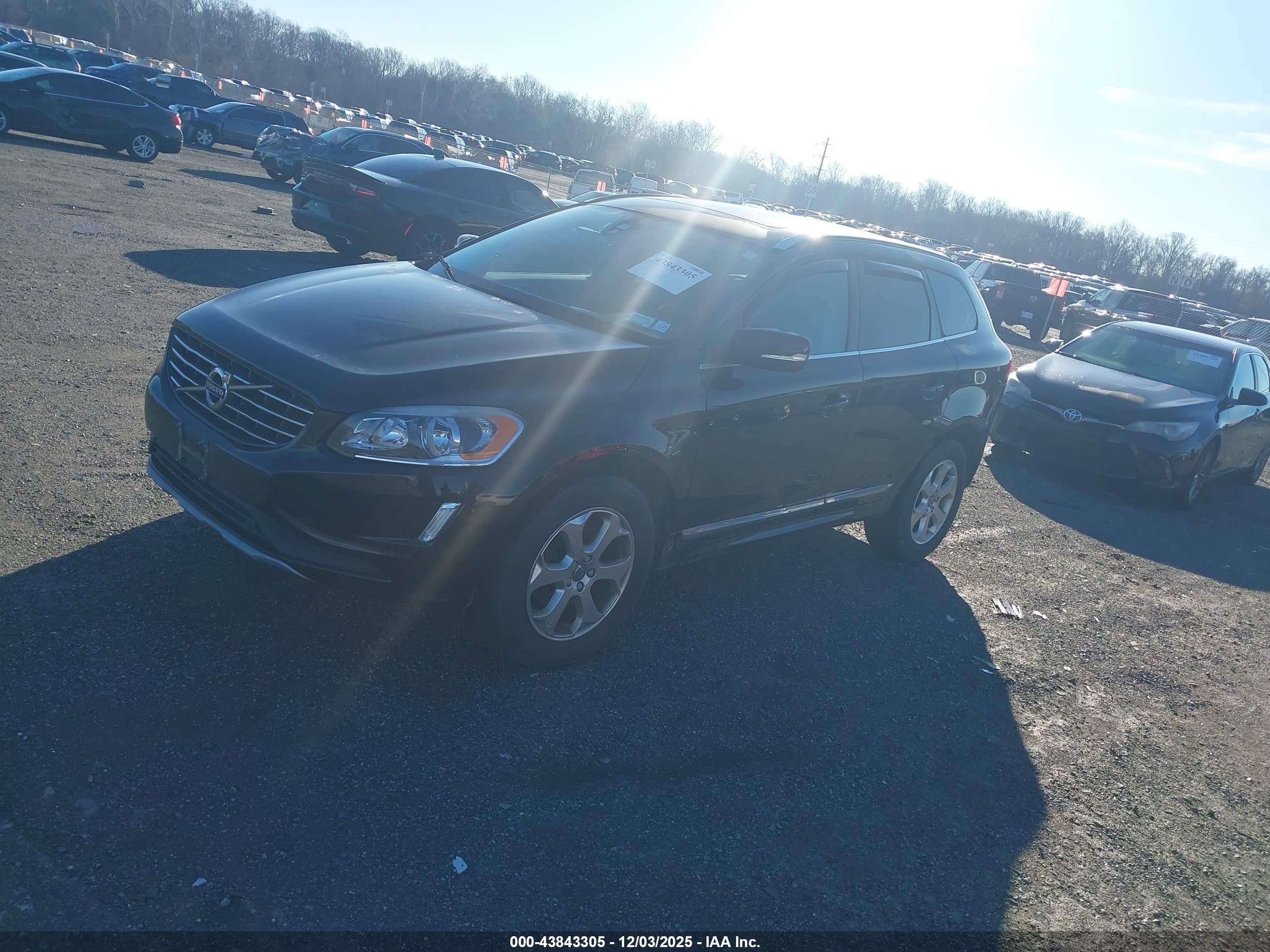 VOLVO XC60 image 2