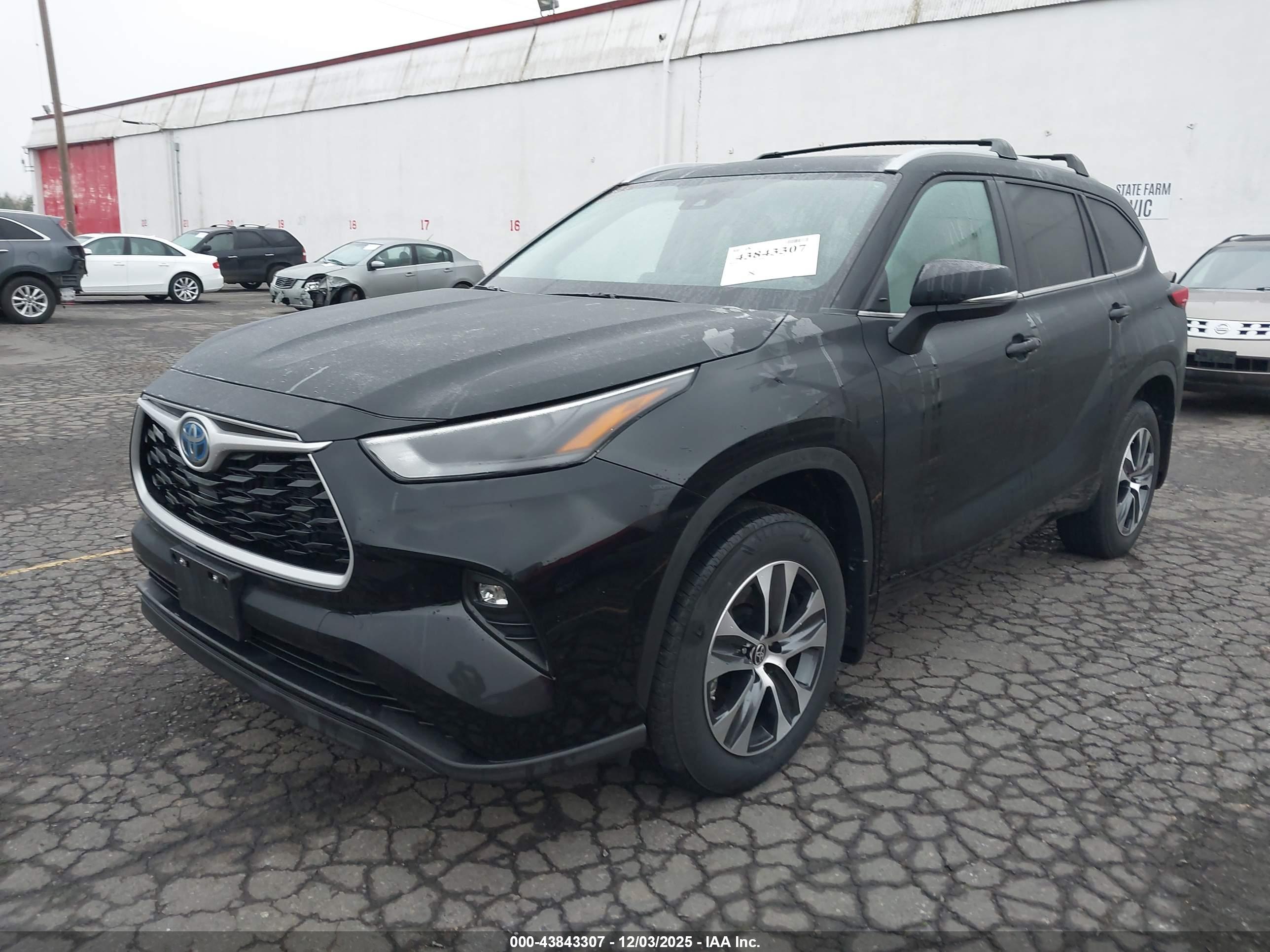 TOYOTA HIGHLANDER image 2