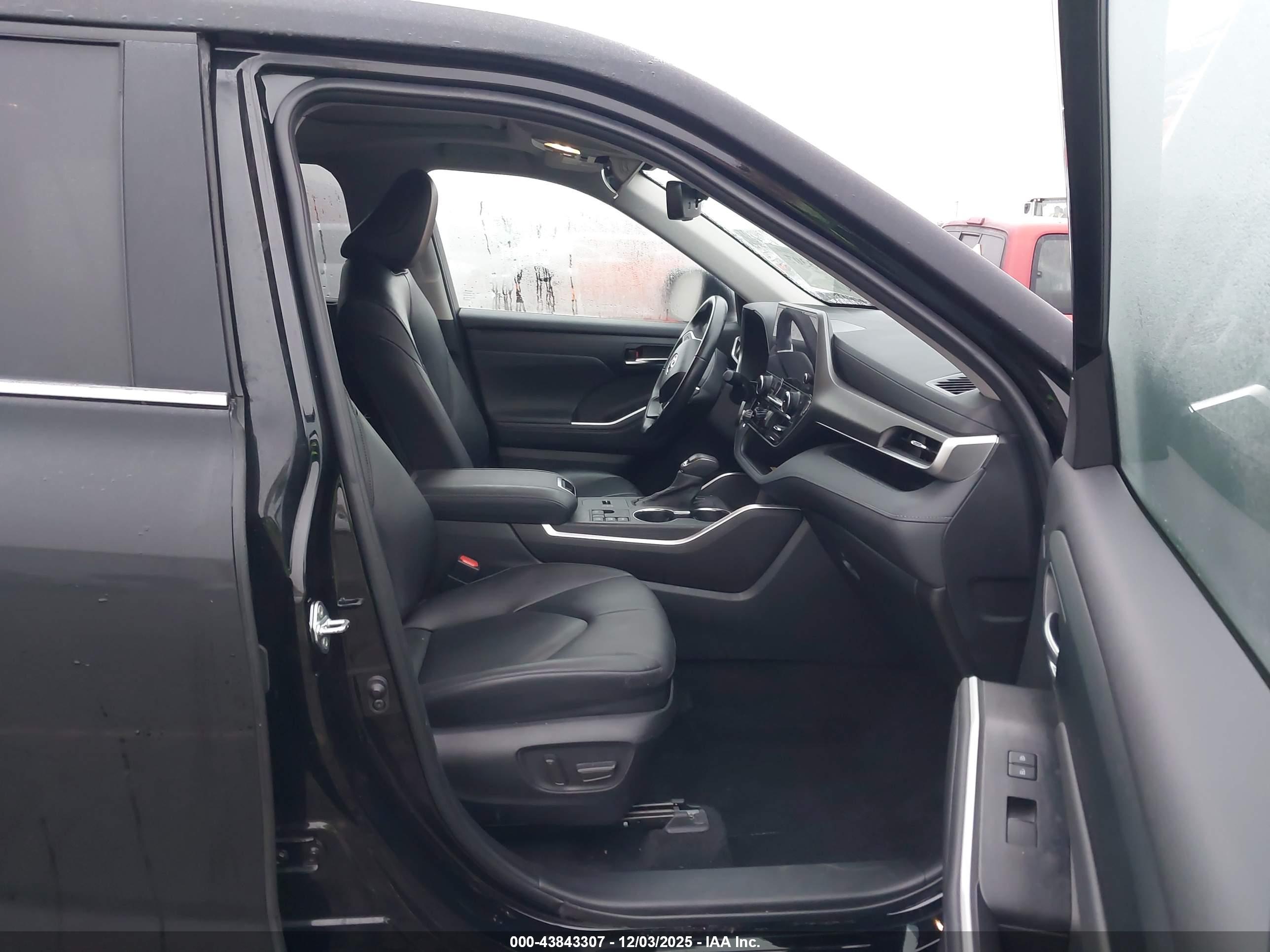 TOYOTA HIGHLANDER image 5